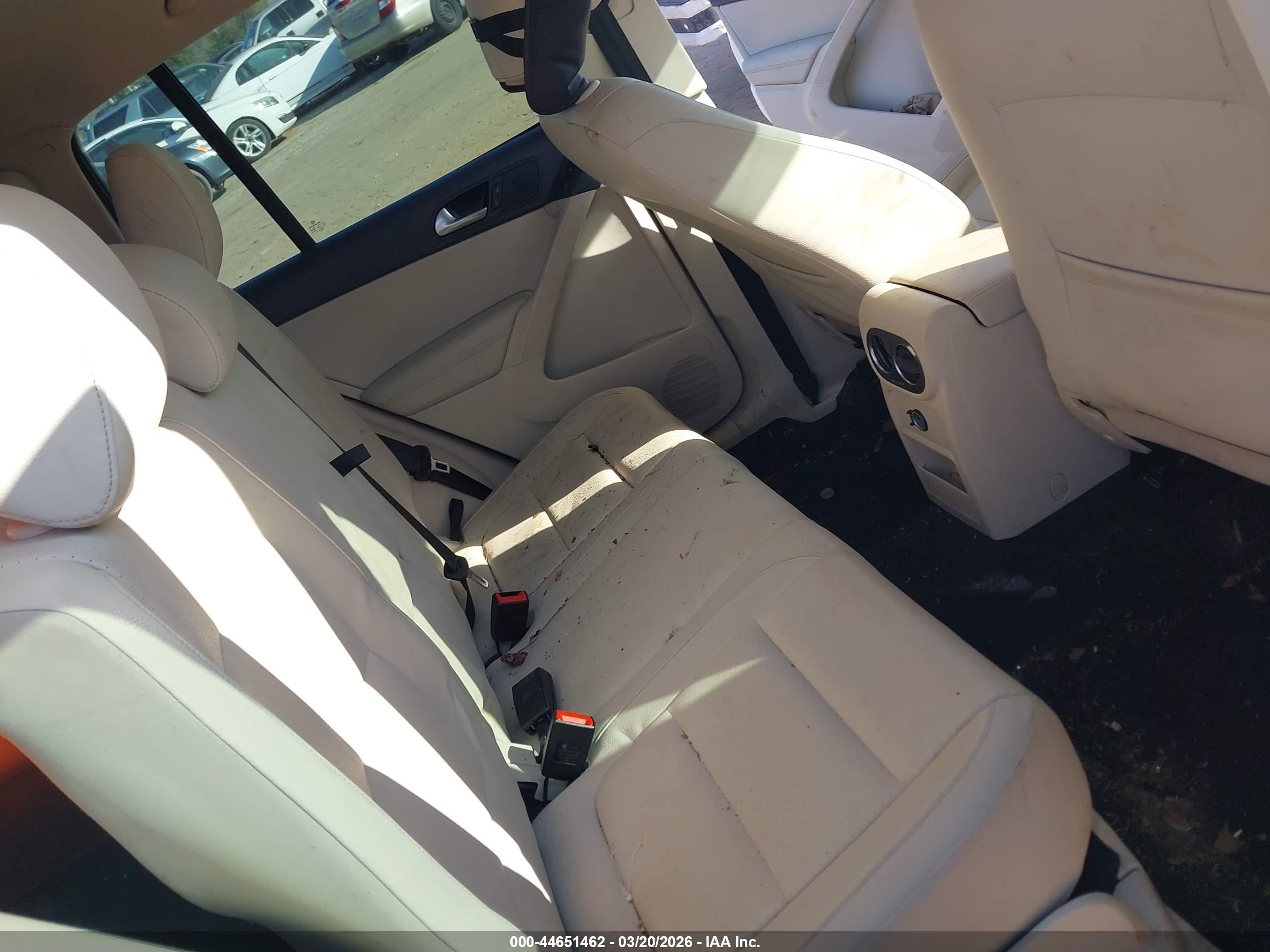 2017 Volkswagen Tiguan 2.0t/2.0t S White vin: WVGAV7AX4HK023612