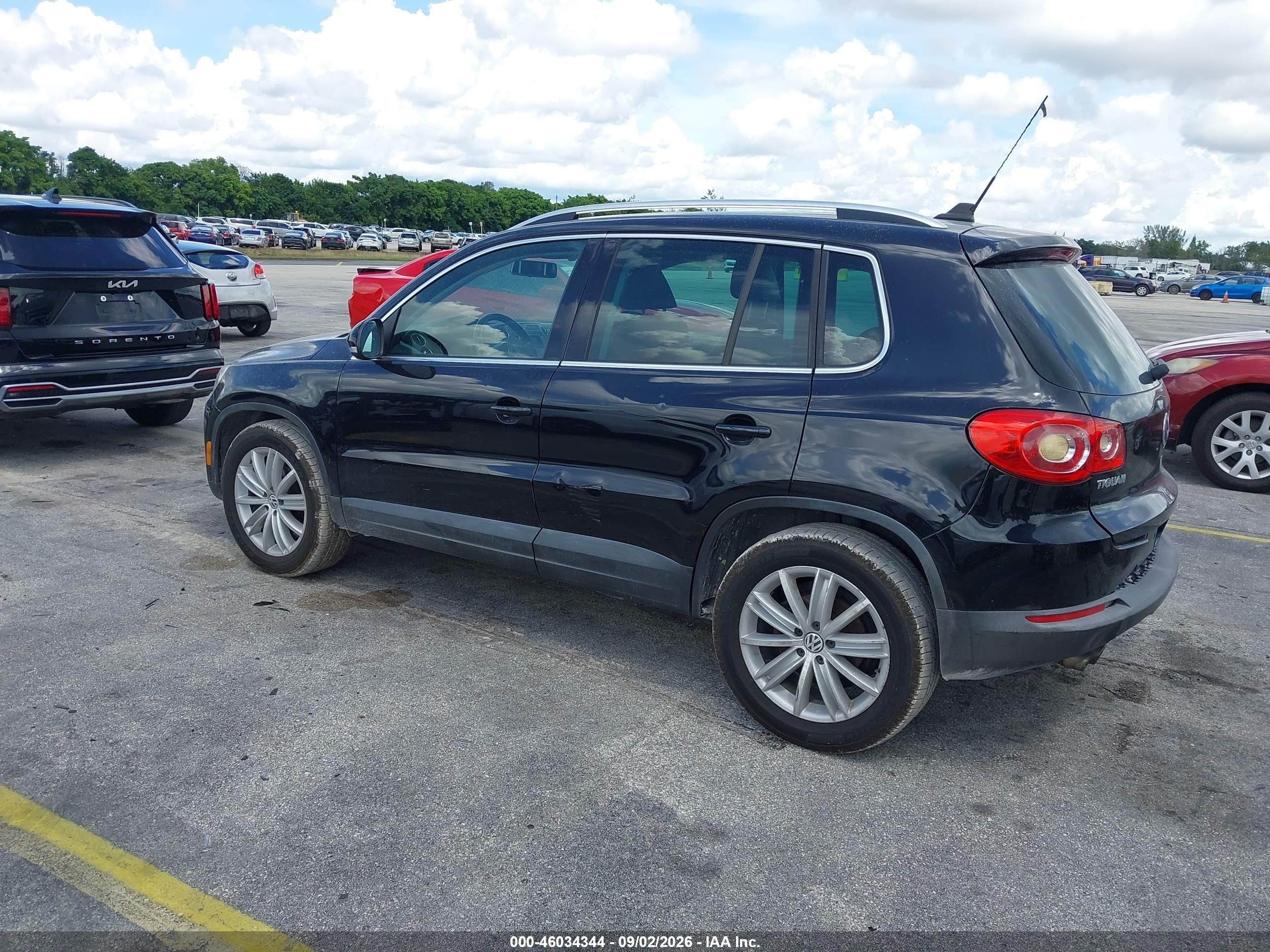 2011 Volkswagen Tiguan Se Black vin: WVGAV7AX5BW503187
