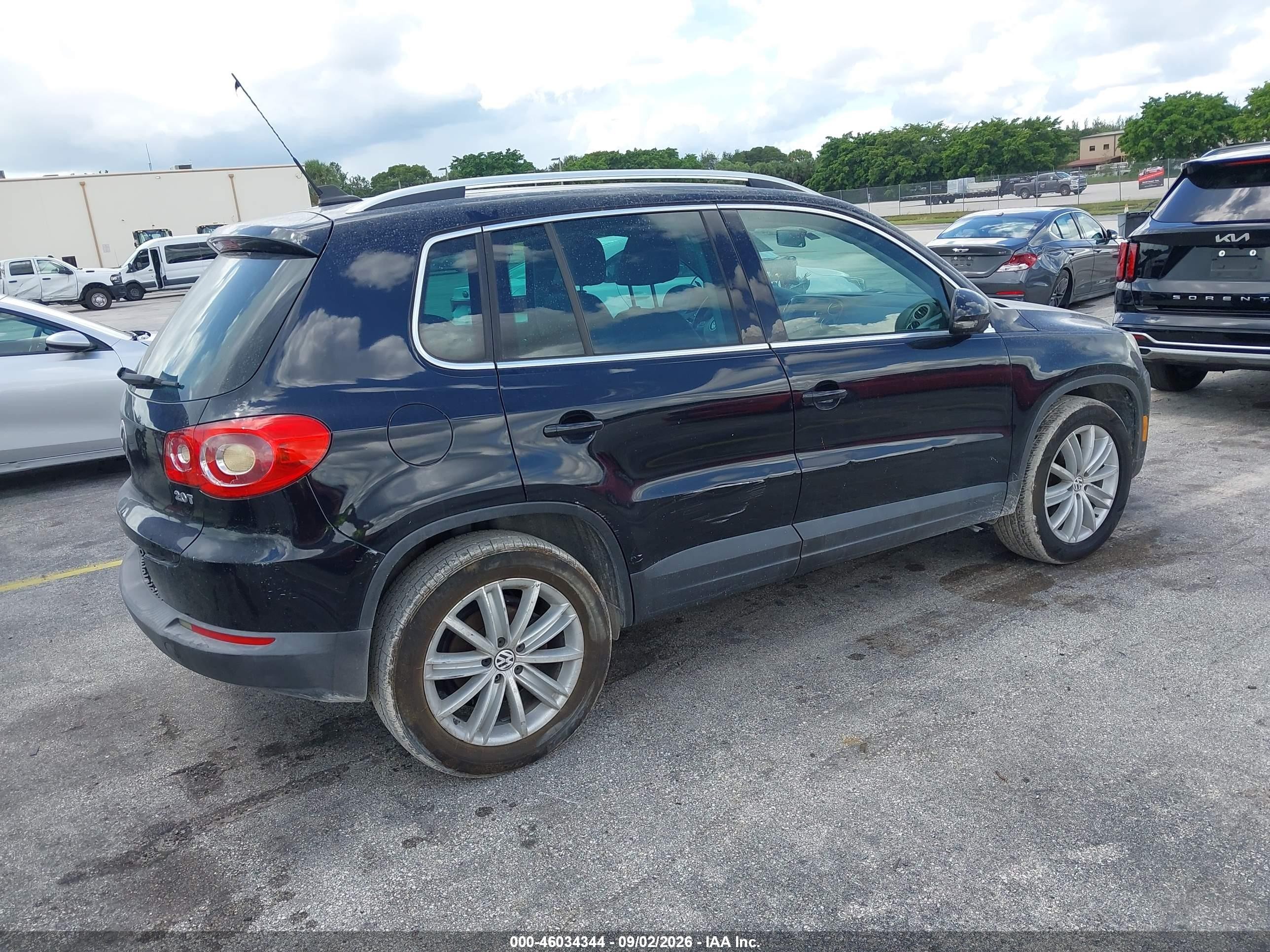 2011 Volkswagen Tiguan Se Black vin: WVGAV7AX5BW503187