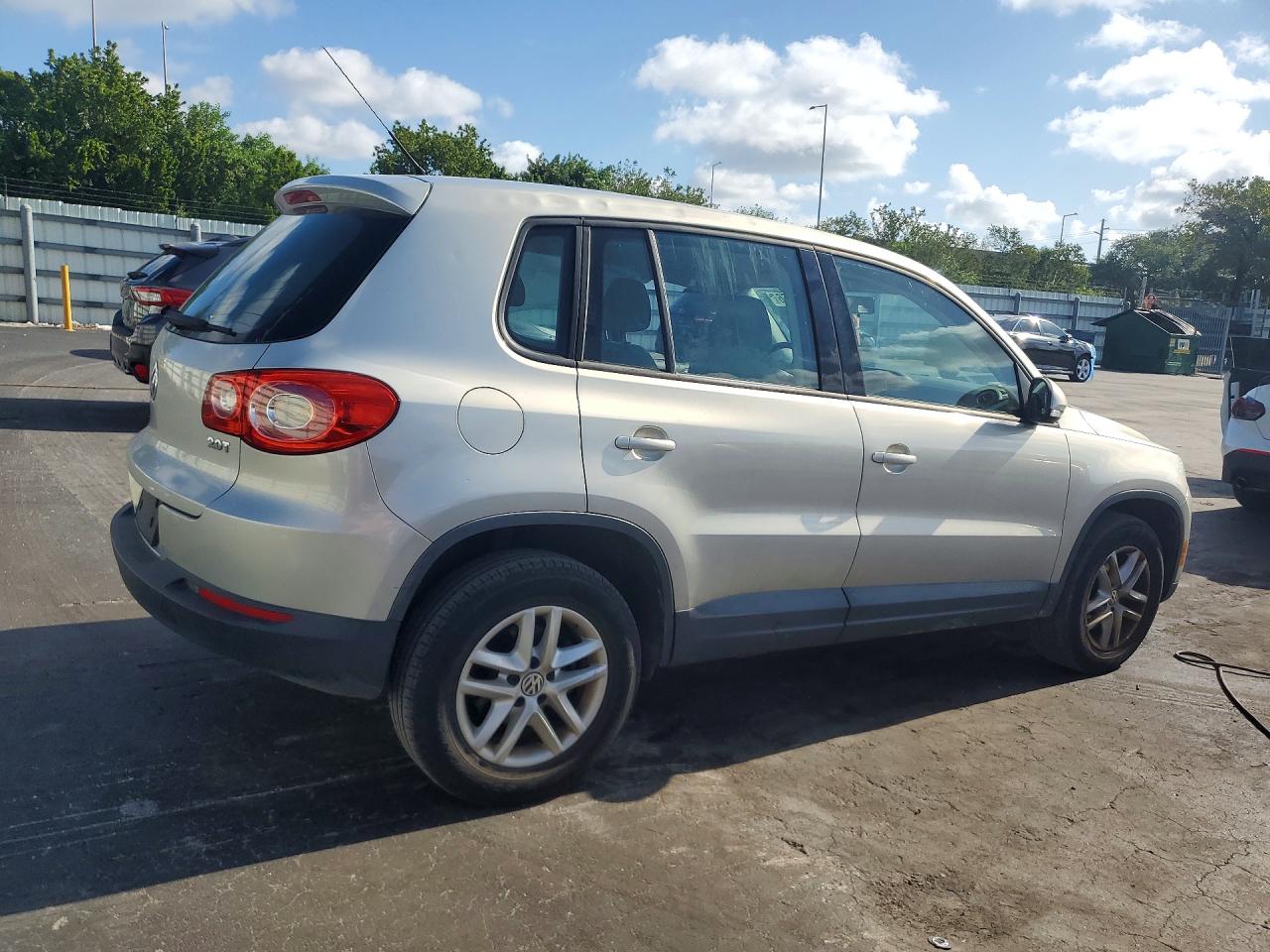 2011 Volkswagen Tiguan S Gray vin: WVGAV7AX5BW527196