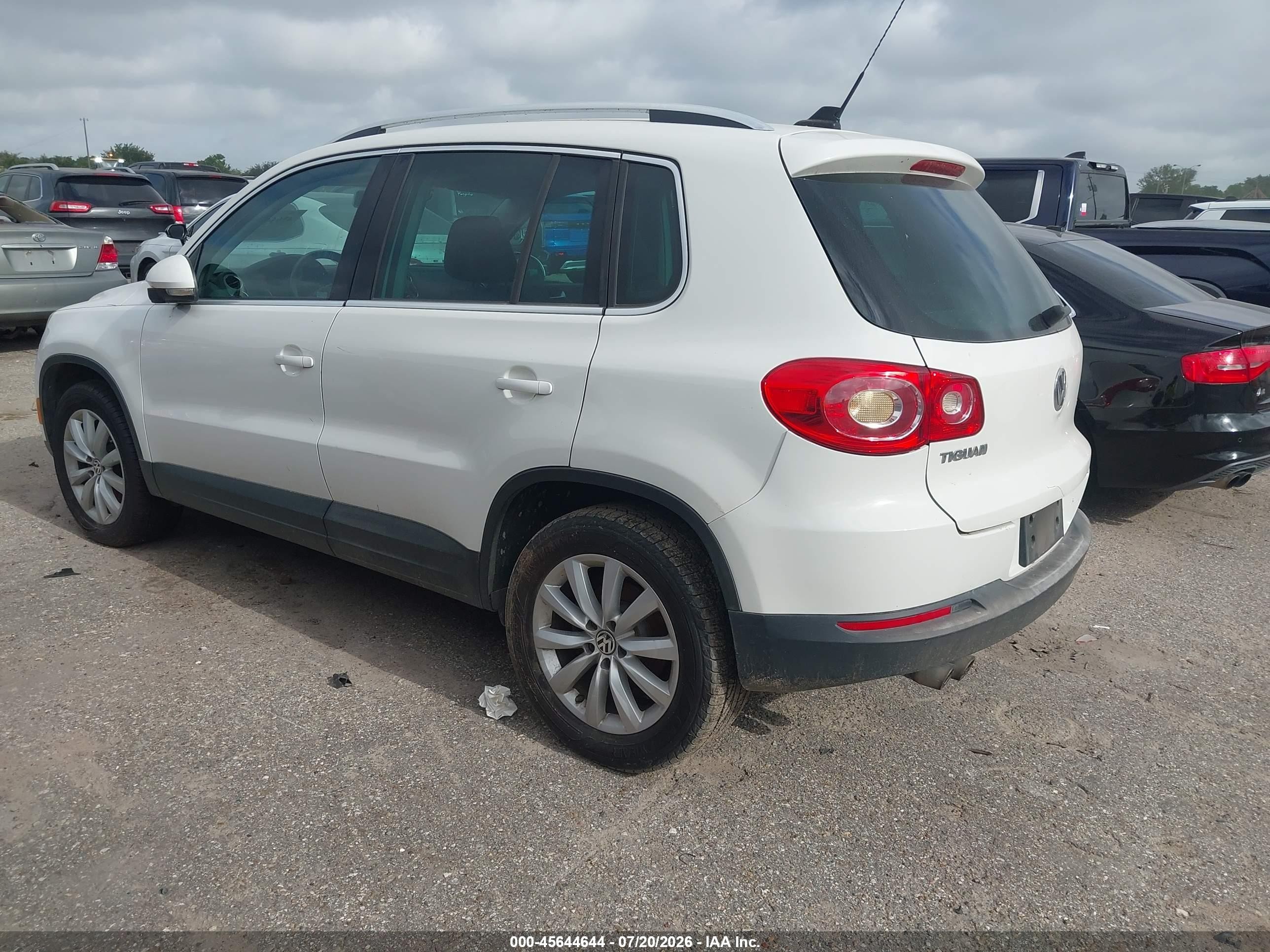 2011 Volkswagen Tiguan Se White vin: WVGAV7AX5BW536402