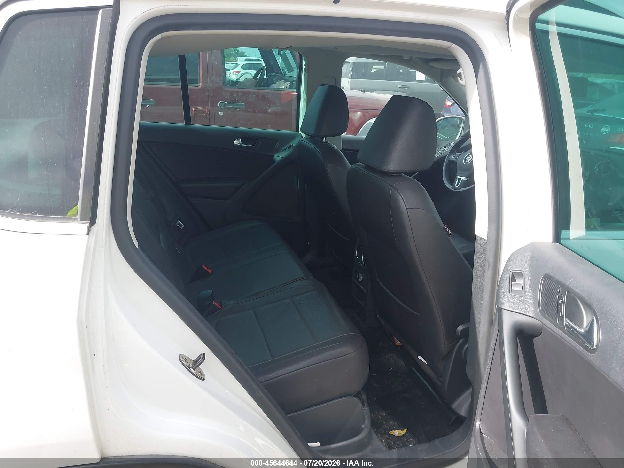 2011 Volkswagen Tiguan Se White vin: WVGAV7AX5BW536402