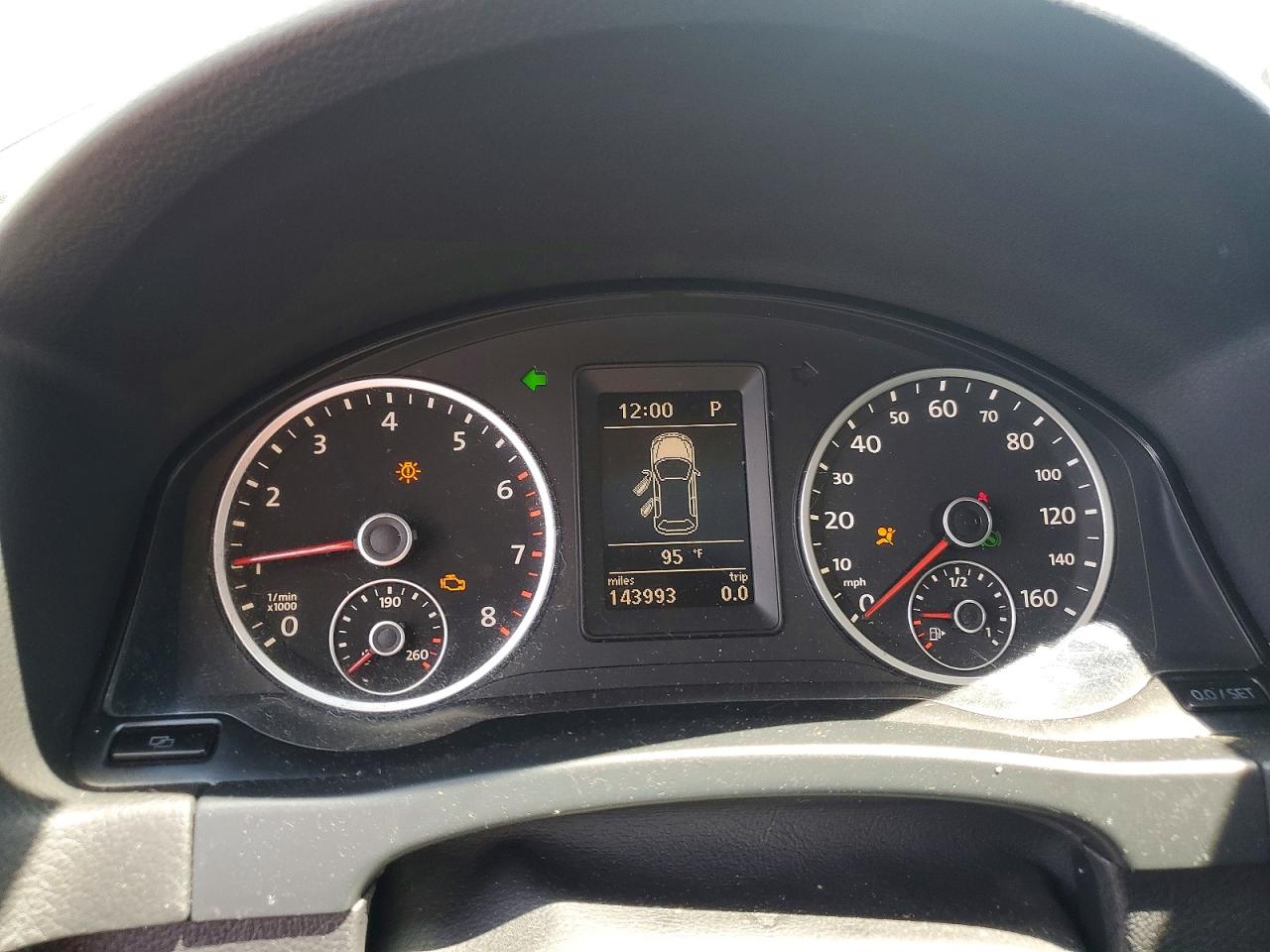 2011 Volkswagen Tiguan S Silver vin: WVGAV7AX5BW539106