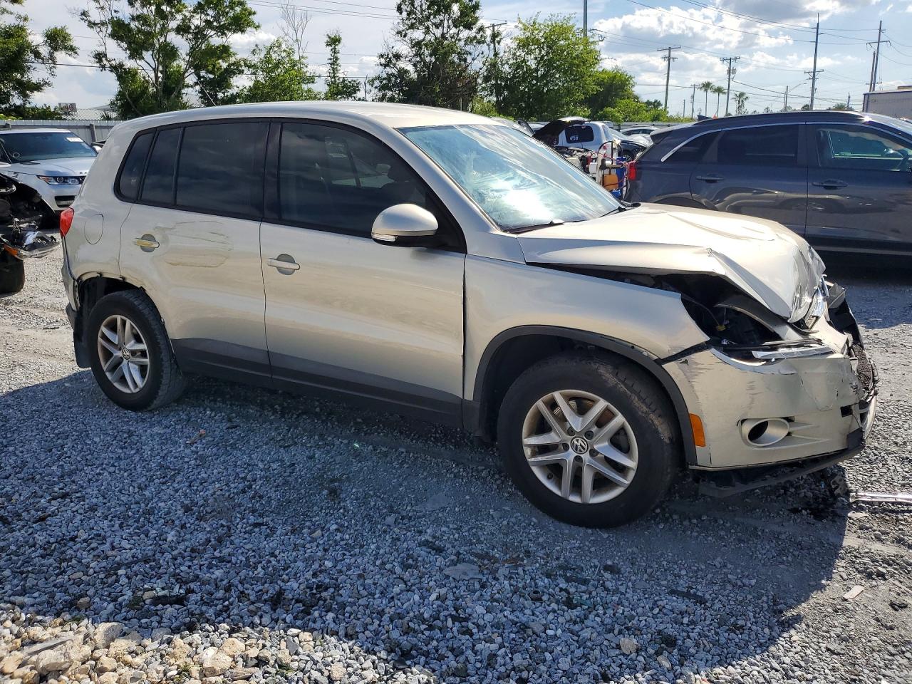 2011 Volkswagen Tiguan S Серебряный vin: WVGAV7AX5BW548727