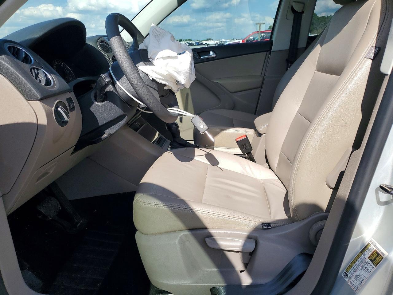 2011 Volkswagen Tiguan S Серебряный vin: WVGAV7AX5BW548727