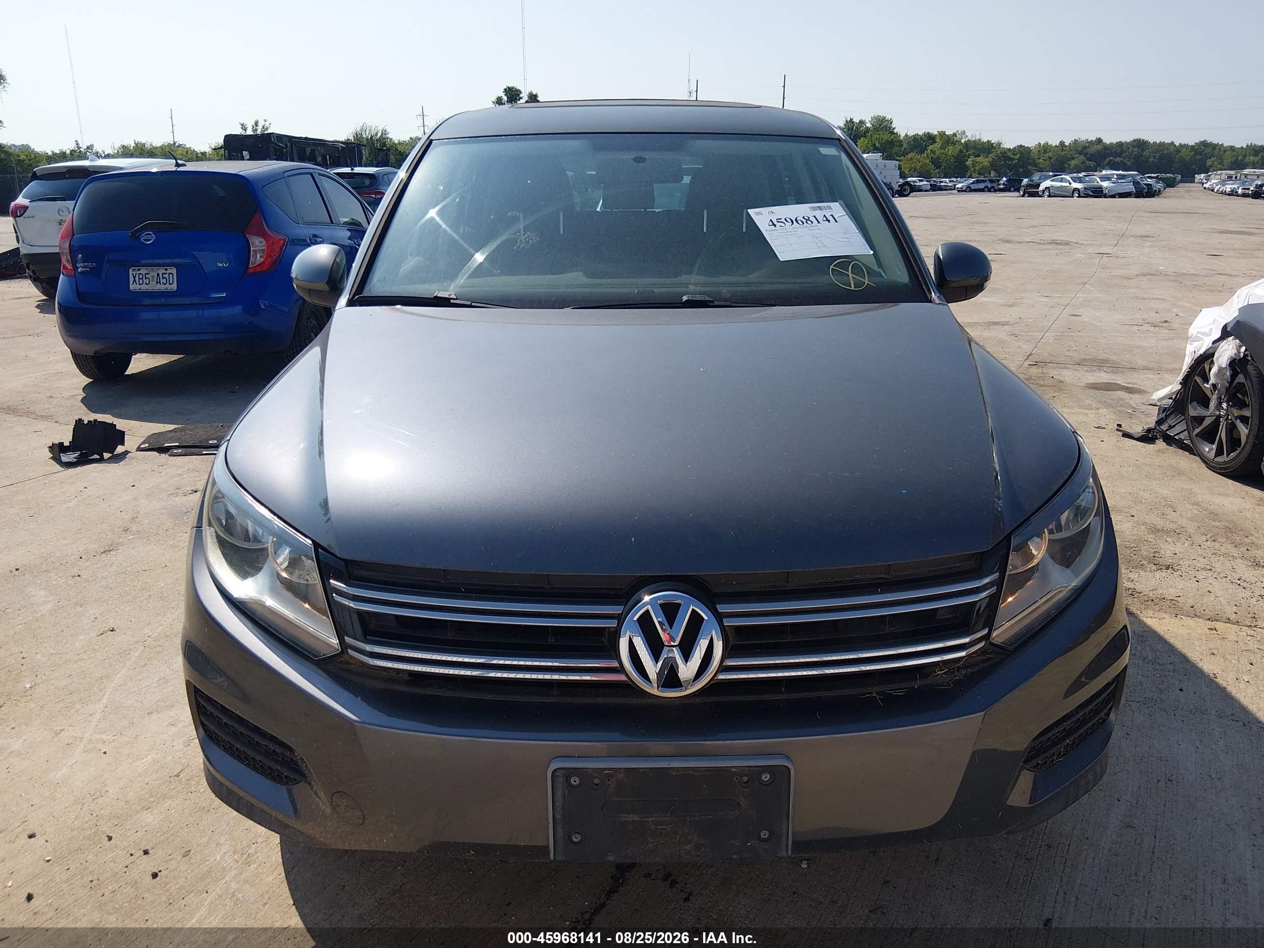 2012 Volkswagen Tiguan Le Gray vin: WVGAV7AX5CW004939