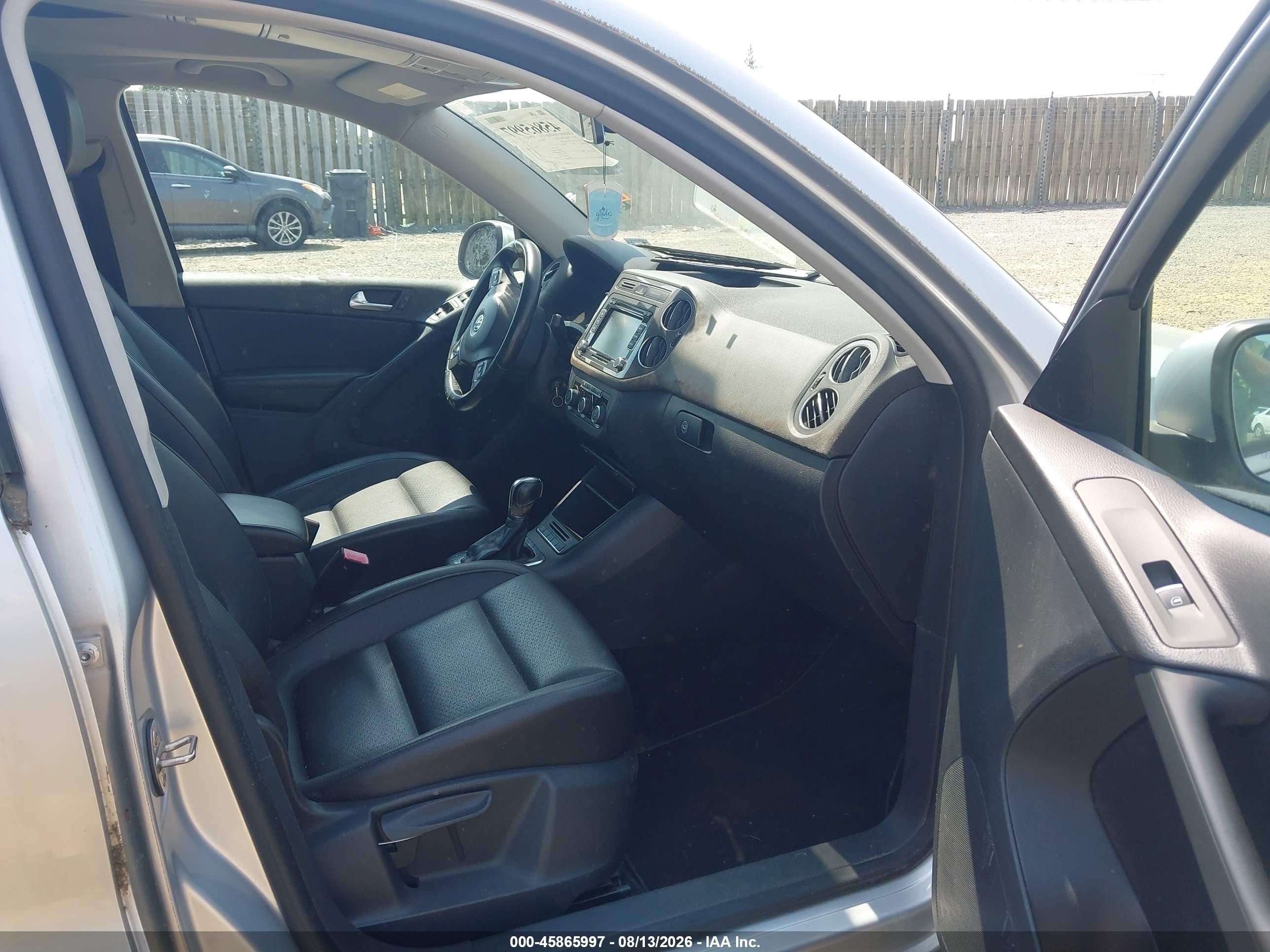 2012 Volkswagen Tiguan Se Silver vin: WVGAV7AX5CW526471