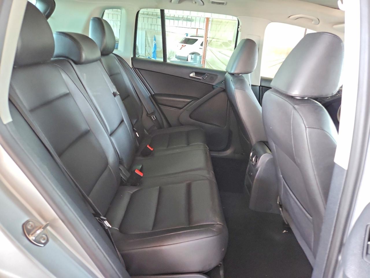 2012 Volkswagen Tiguan S/se/sel Silver vin: WVGAV7AX5CW527068