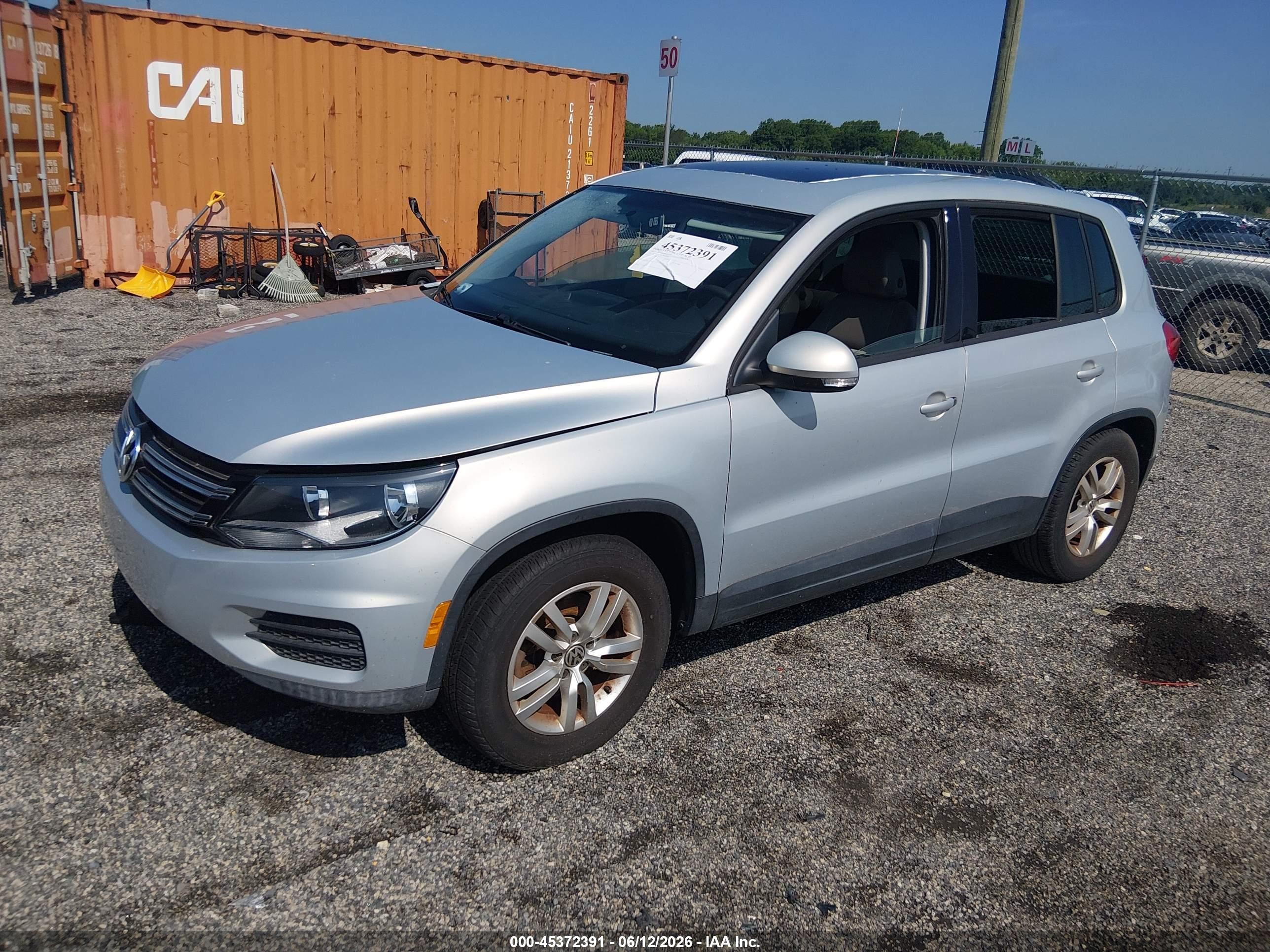 2012 Volkswagen Tiguan S Серебряный vin: WVGAV7AX5CW532772