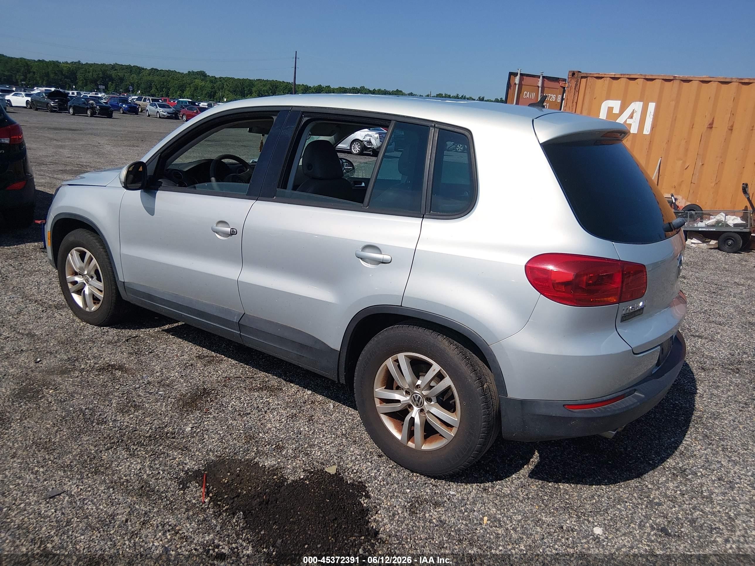 2012 Volkswagen Tiguan S Серебряный vin: WVGAV7AX5CW532772