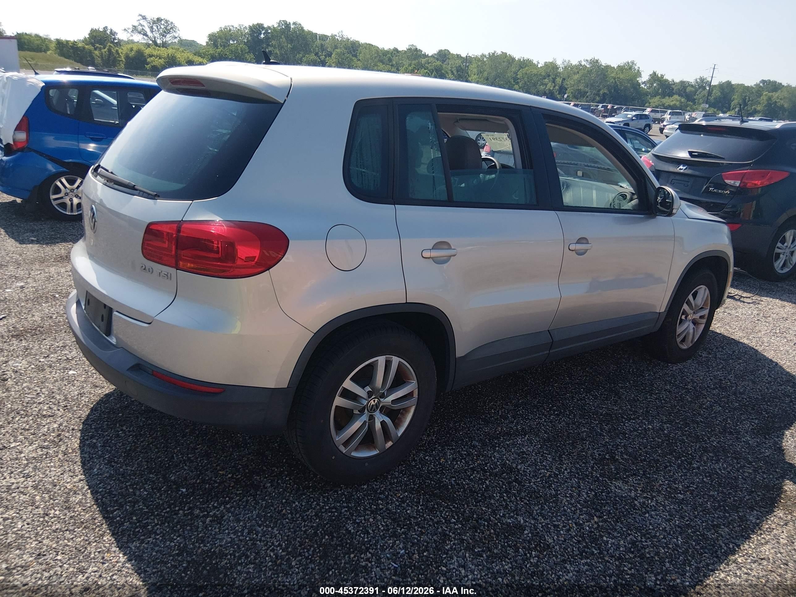 2012 Volkswagen Tiguan S Серебряный vin: WVGAV7AX5CW532772