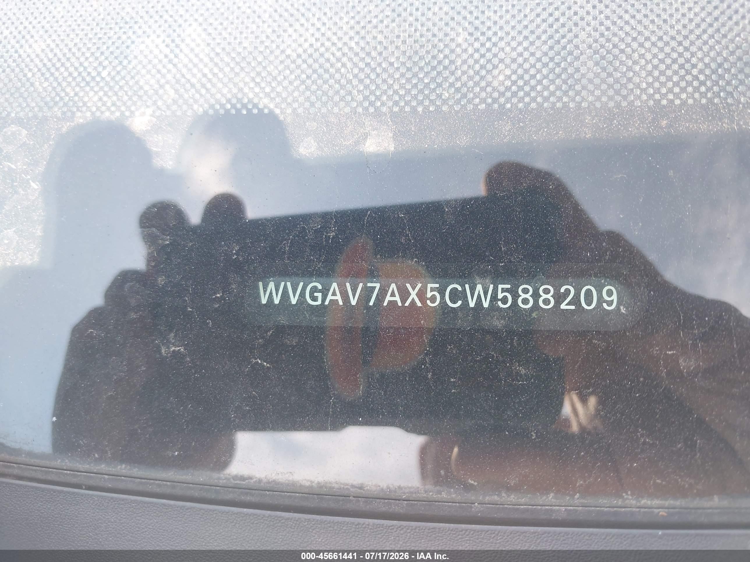 2012 Volkswagen Tiguan Le White vin: WVGAV7AX5CW588209