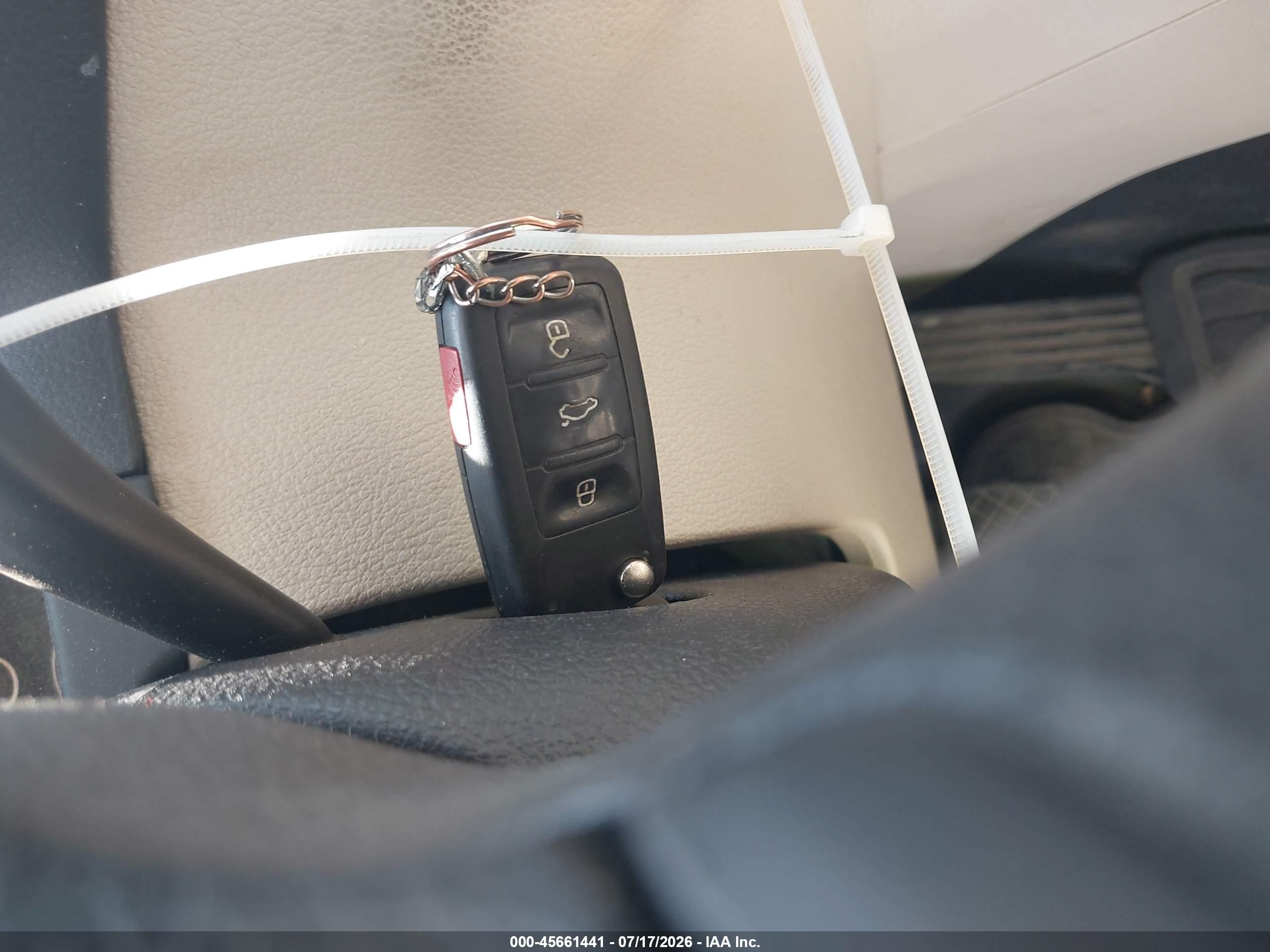 2012 Volkswagen Tiguan Le White vin: WVGAV7AX5CW588209