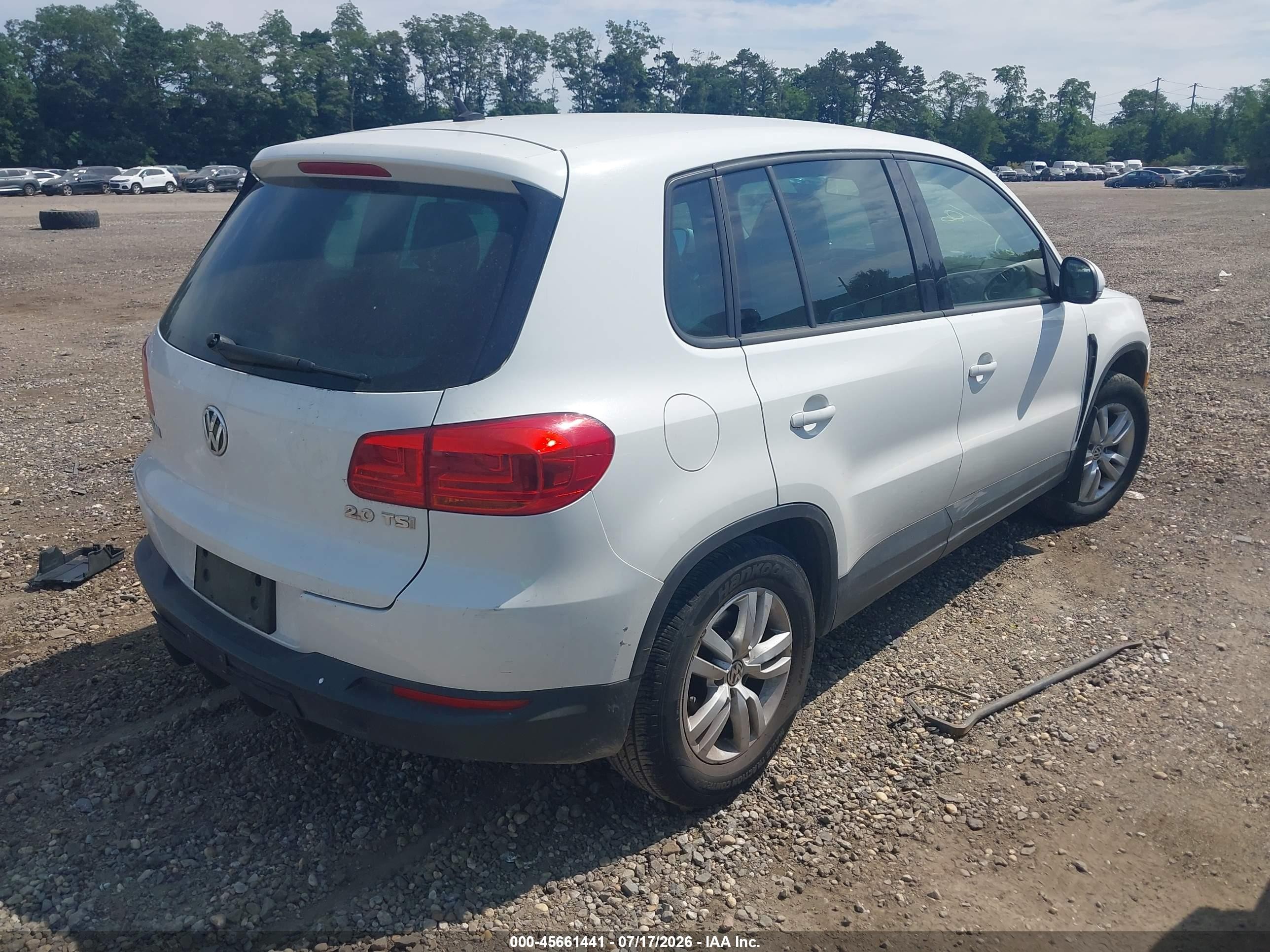 2012 Volkswagen Tiguan Le White vin: WVGAV7AX5CW588209