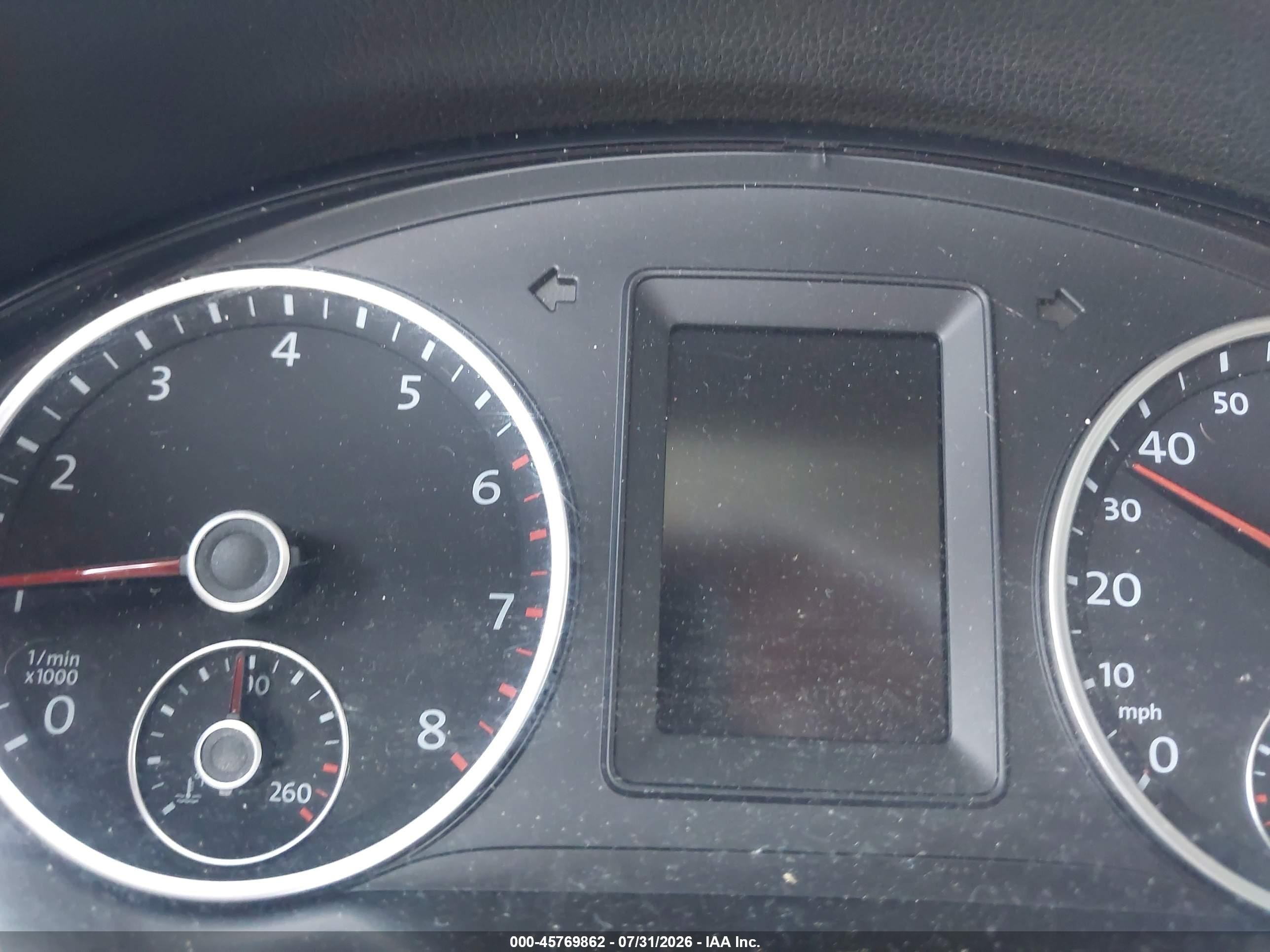 2013 Volkswagen Tiguan S Серебряный vin: WVGAV7AX5DW540517