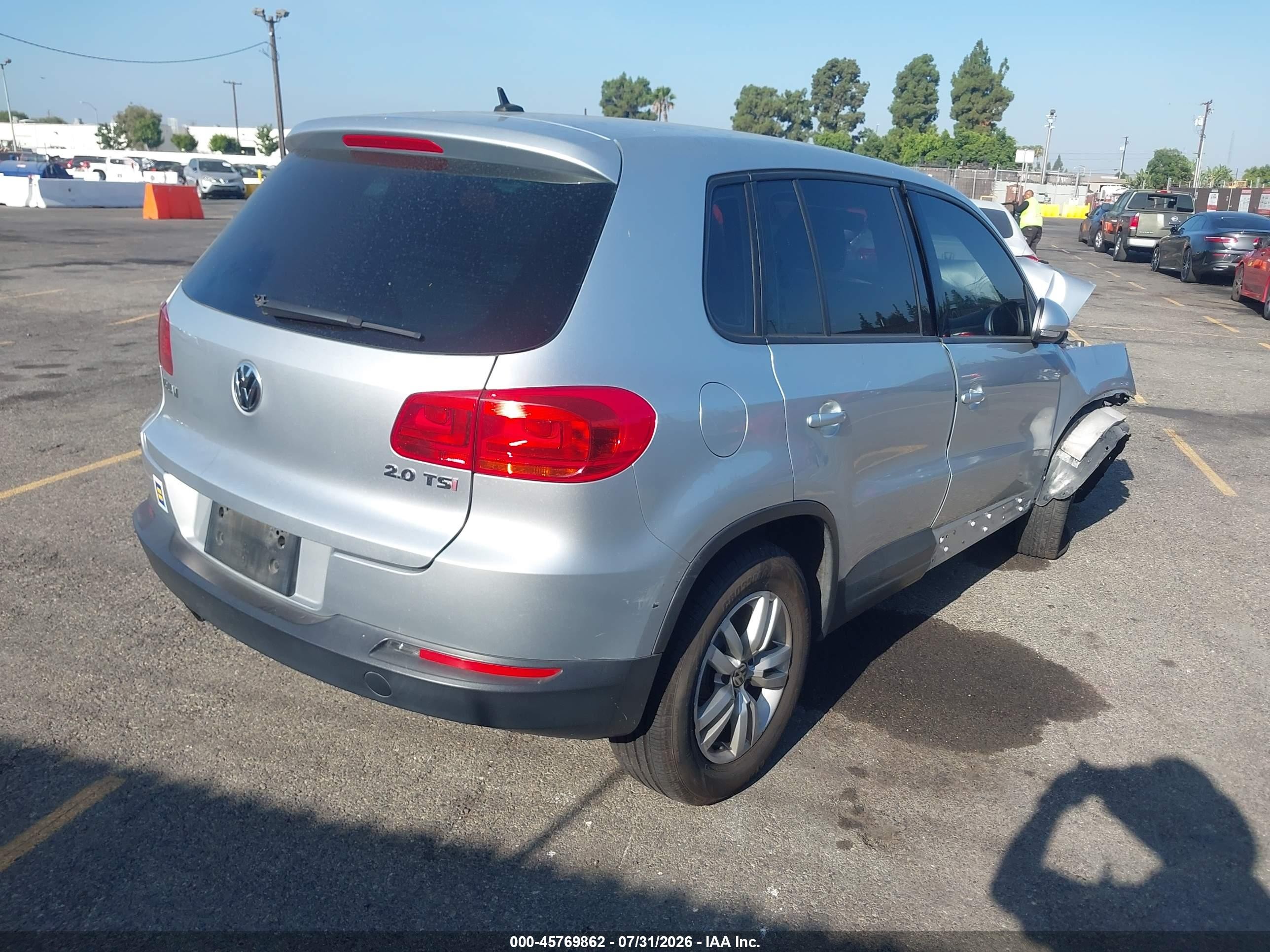 2013 Volkswagen Tiguan S Серебряный vin: WVGAV7AX5DW540517