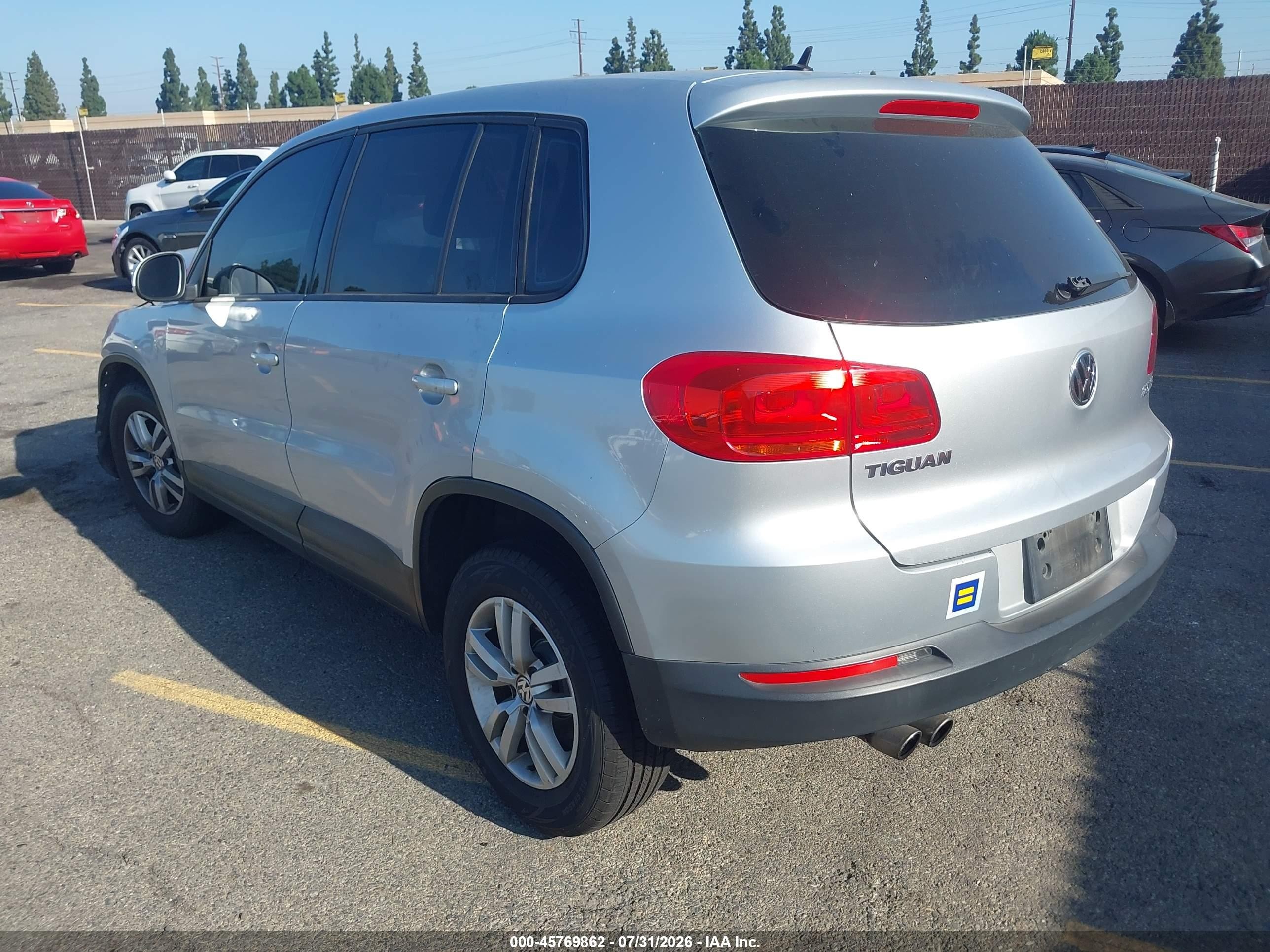 2013 Volkswagen Tiguan S Серебряный vin: WVGAV7AX5DW540517