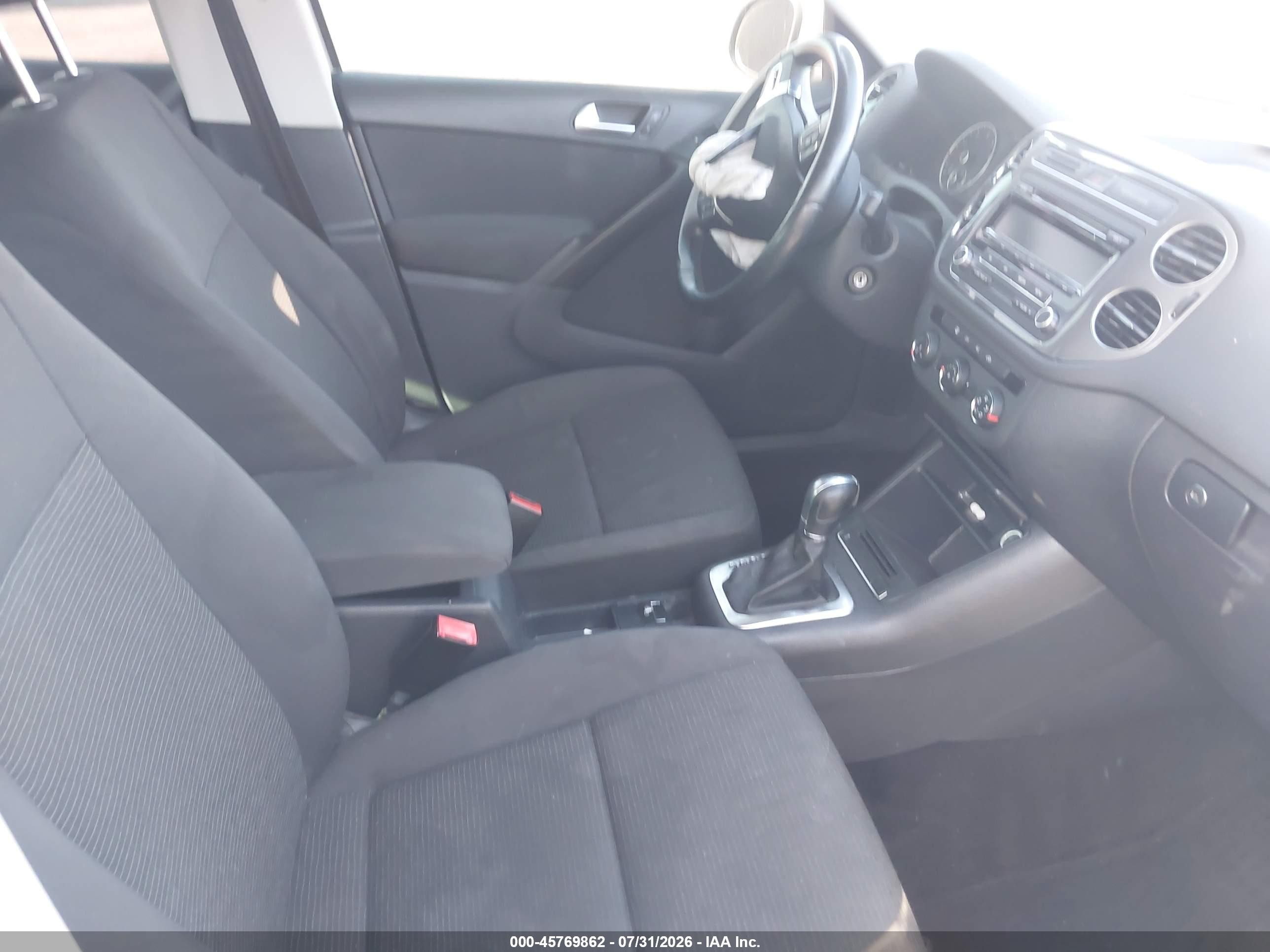 2013 Volkswagen Tiguan S Серебряный vin: WVGAV7AX5DW540517