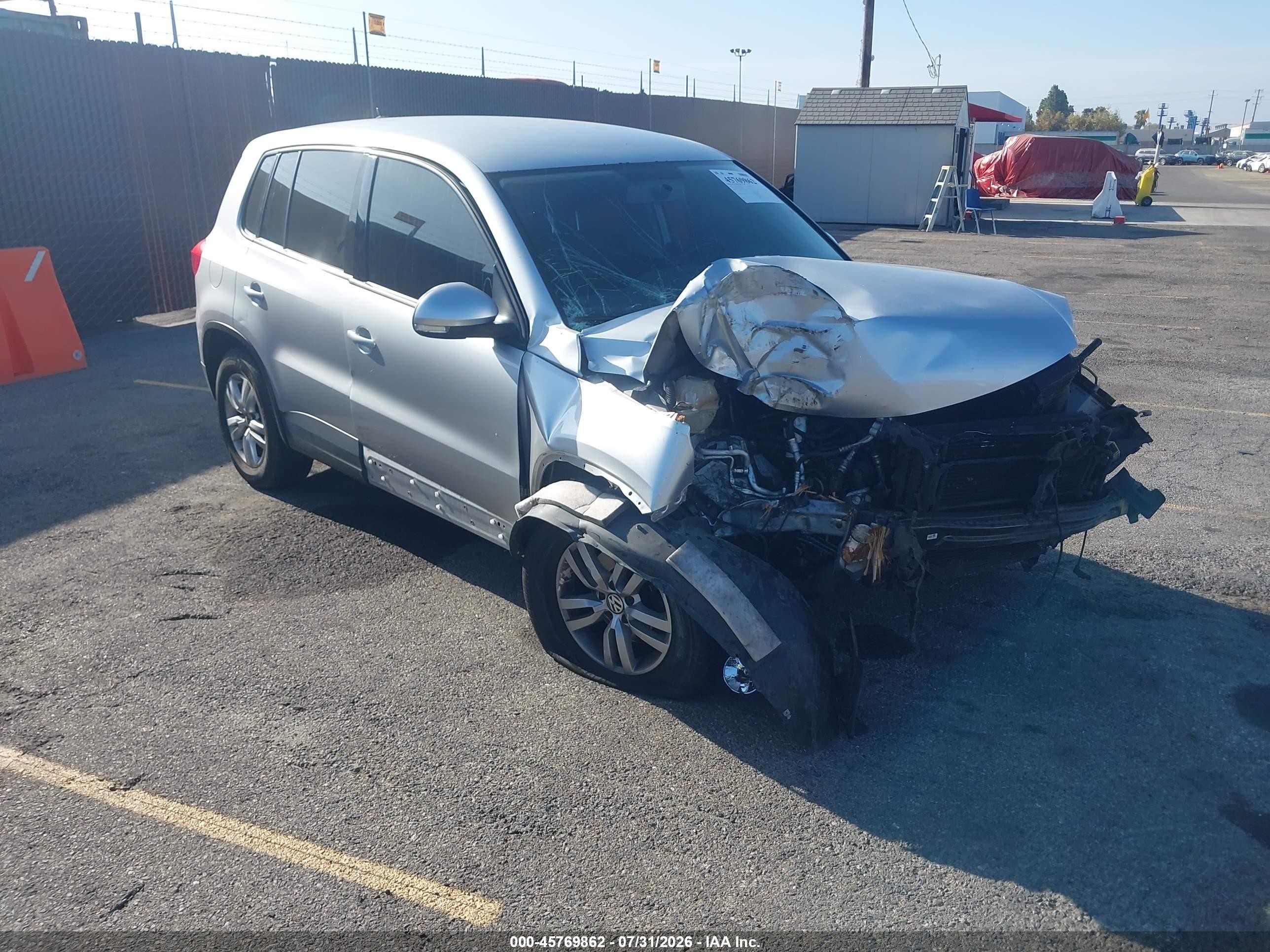 2013 Volkswagen Tiguan S Серебряный vin: WVGAV7AX5DW540517