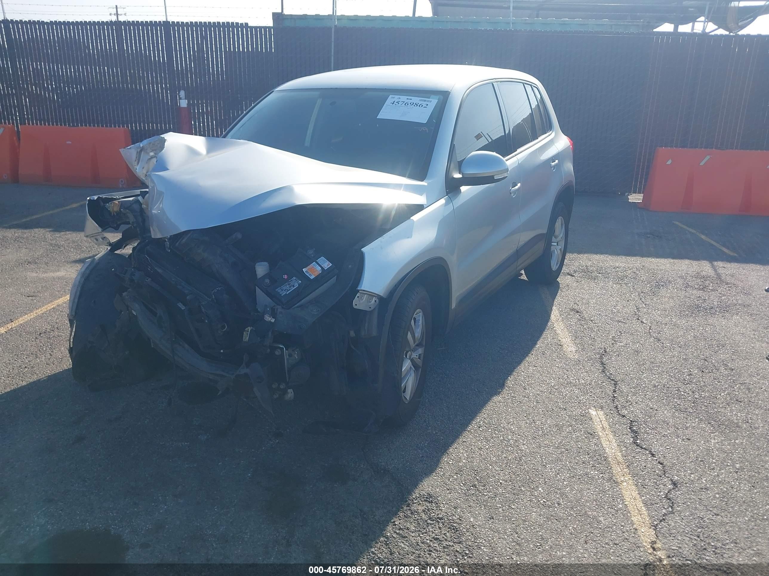 2013 Volkswagen Tiguan S Серебряный vin: WVGAV7AX5DW540517