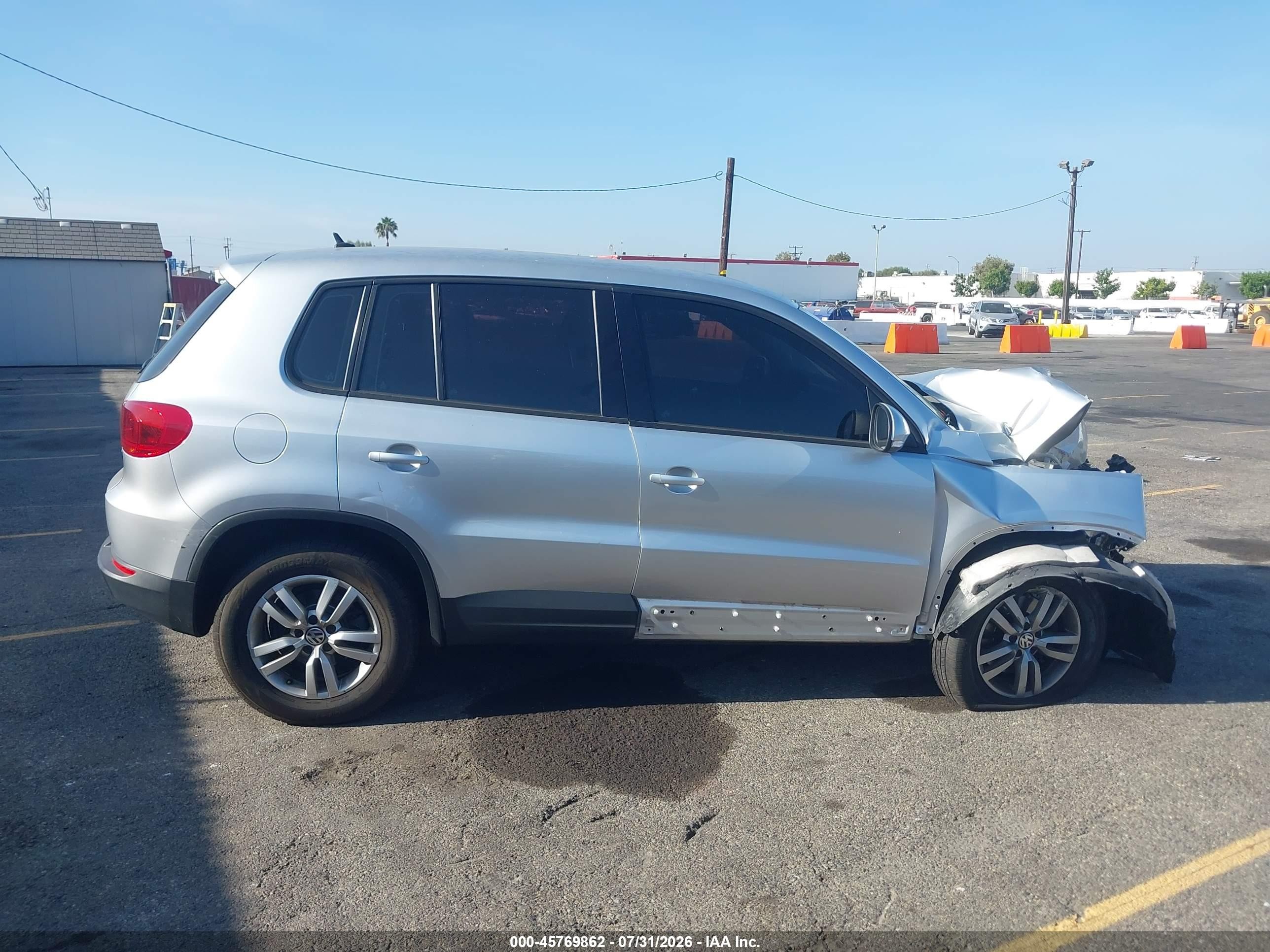 2013 Volkswagen Tiguan S Серебряный vin: WVGAV7AX5DW540517