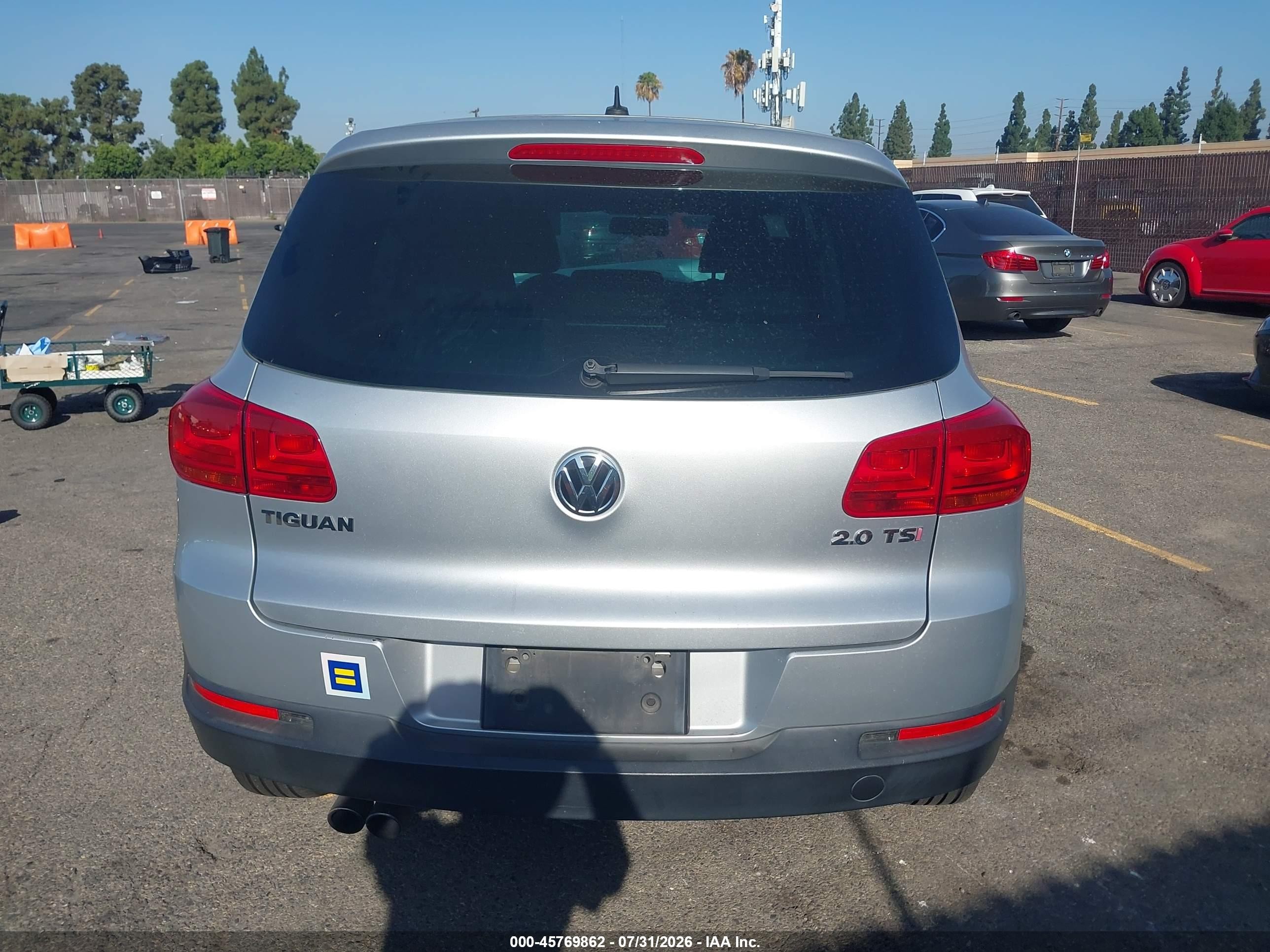 2013 Volkswagen Tiguan S Серебряный vin: WVGAV7AX5DW540517