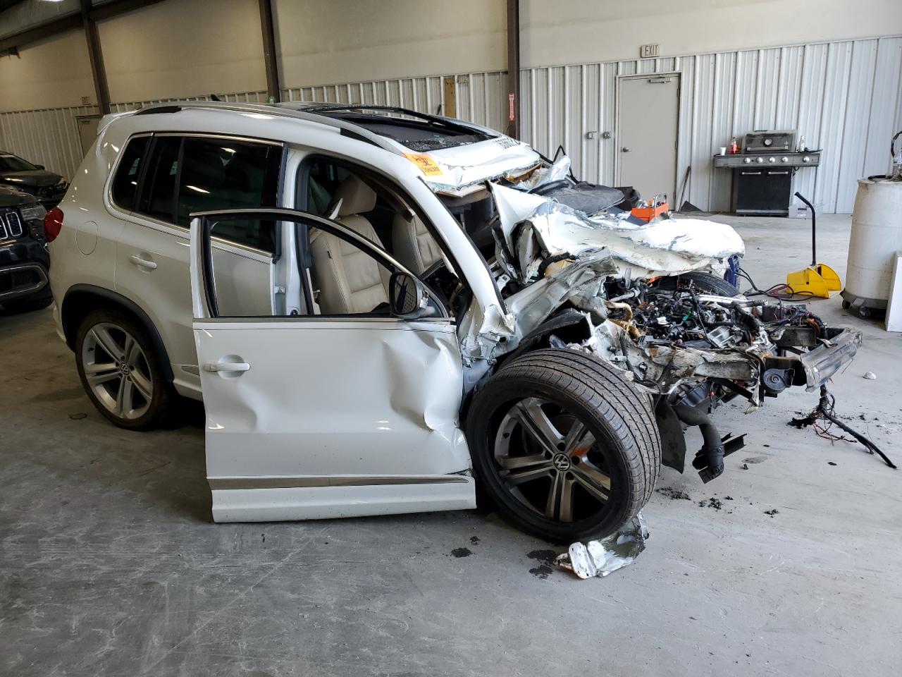 2015 Volkswagen Tiguan S White vin: WVGAV7AX5FW015900