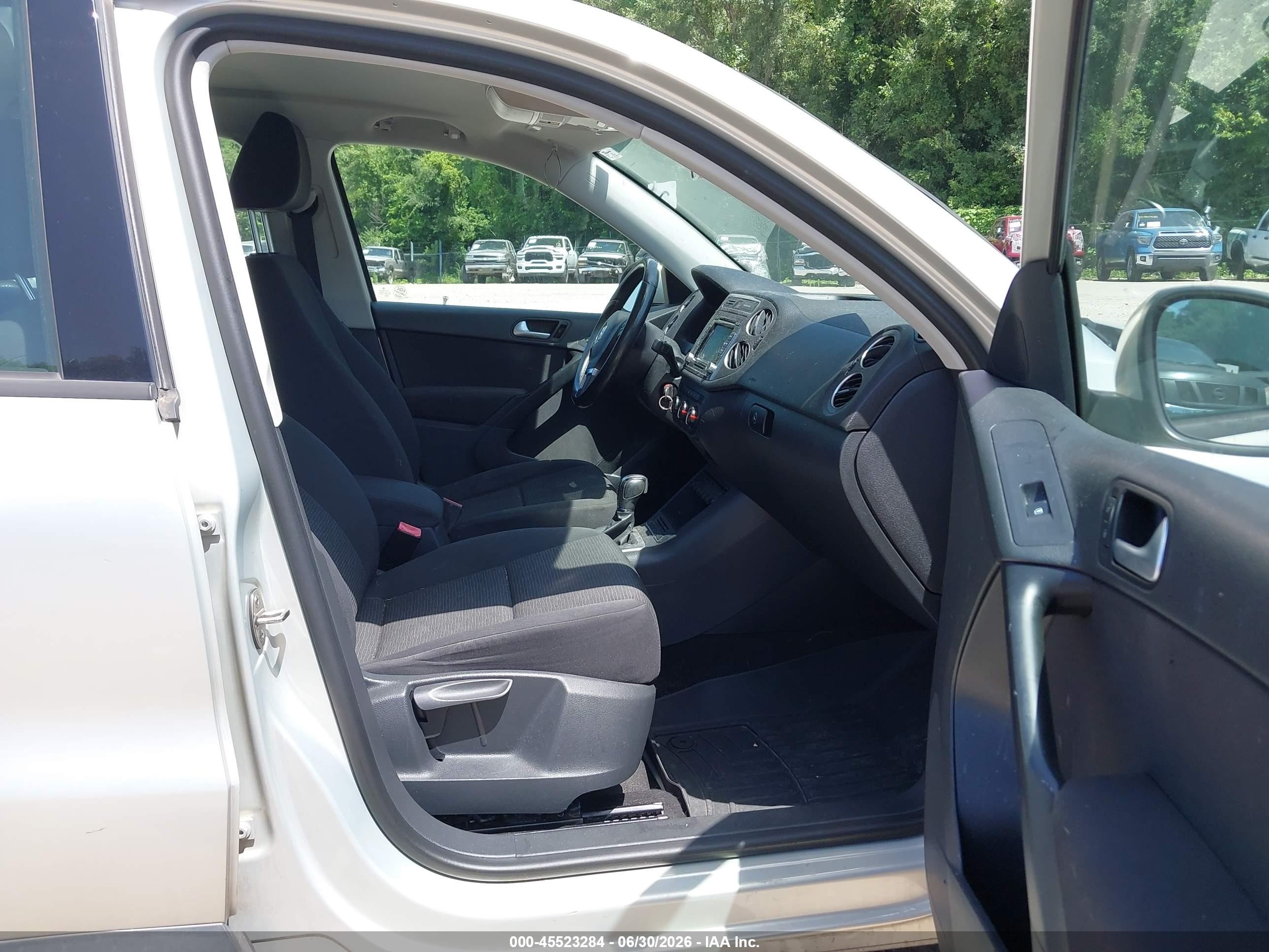 2015 Volkswagen Tiguan S Gray vin: WVGAV7AX5FW593527
