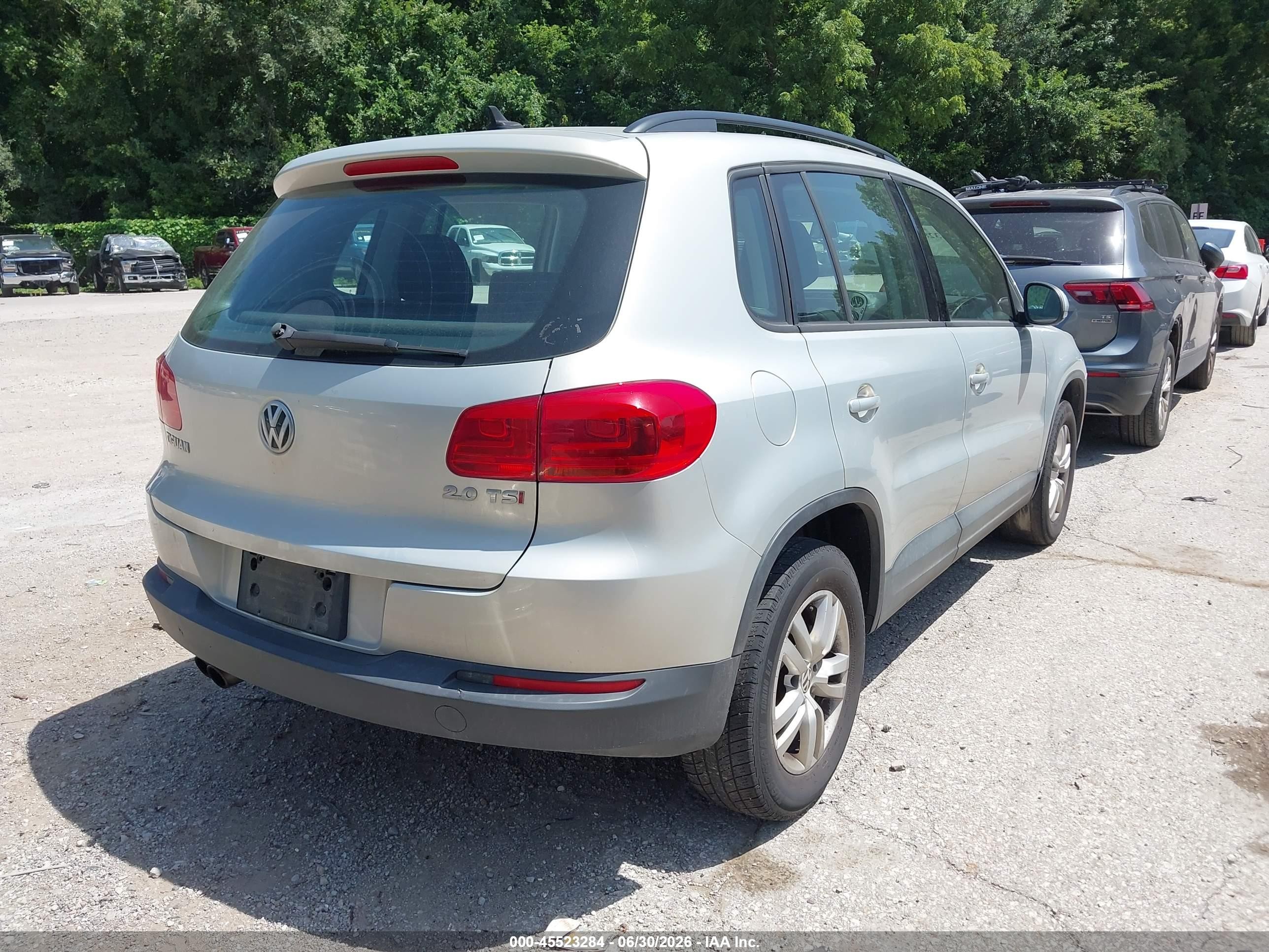 2015 Volkswagen Tiguan S Gray vin: WVGAV7AX5FW593527