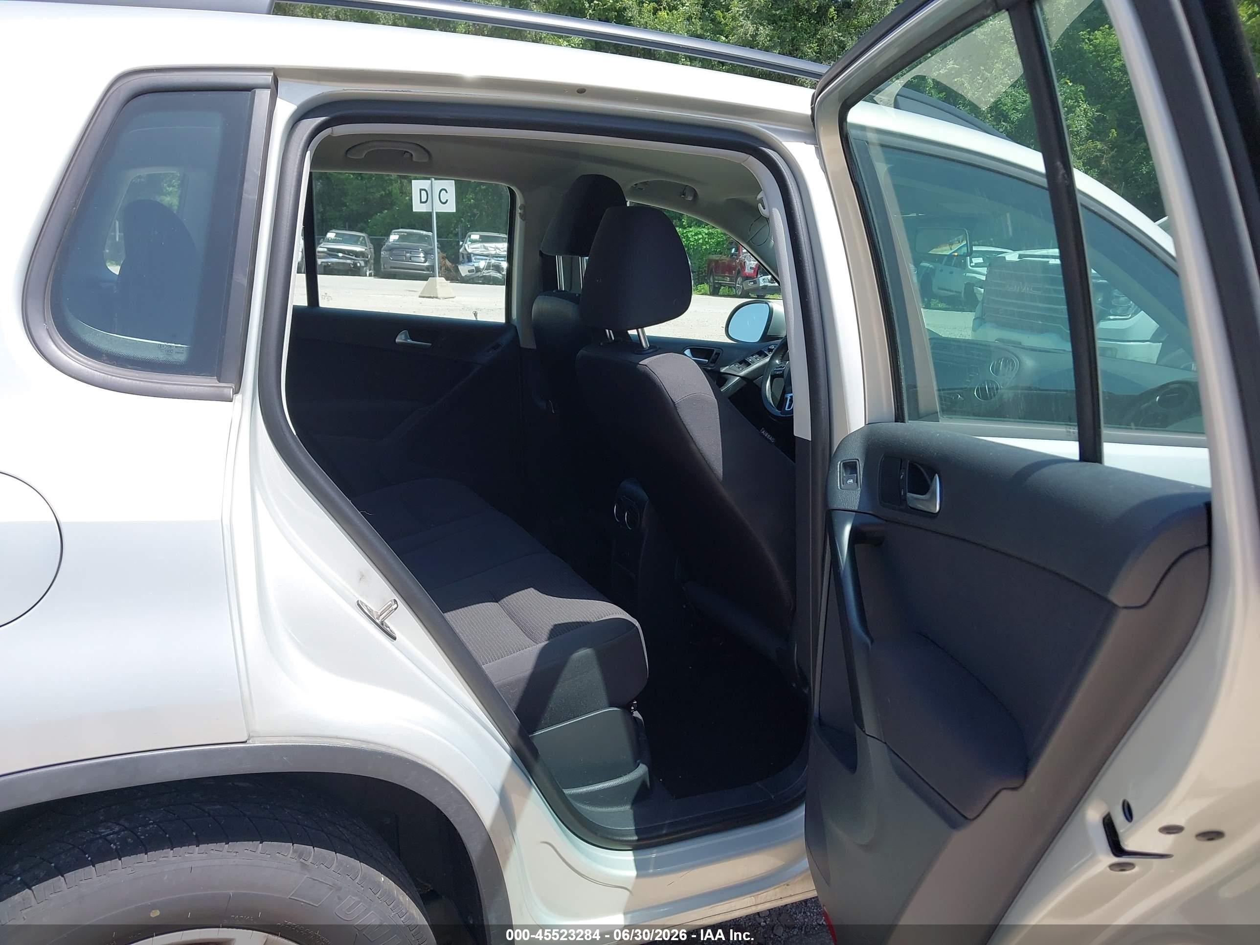 2015 Volkswagen Tiguan S Gray vin: WVGAV7AX5FW593527