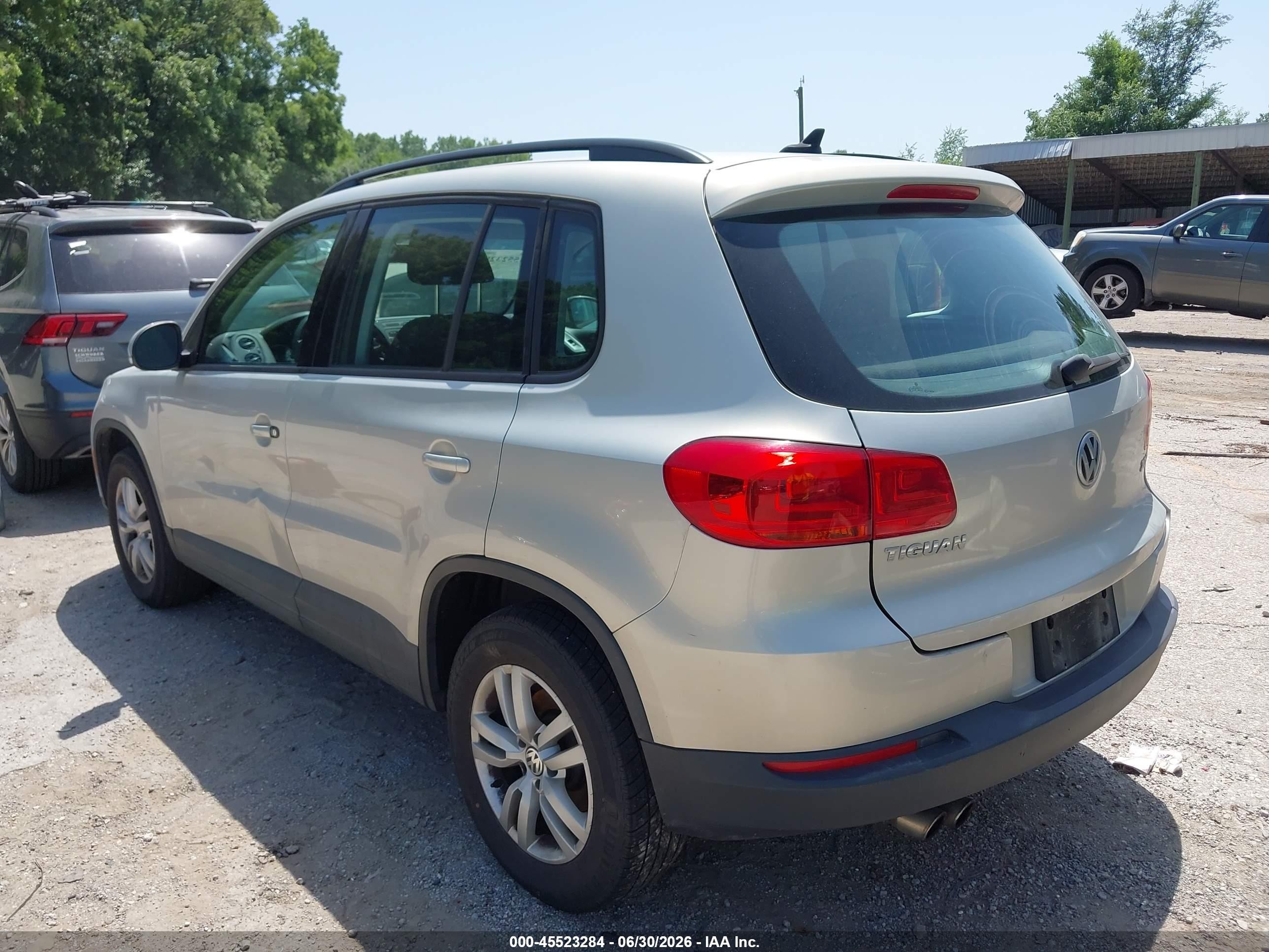 2015 Volkswagen Tiguan S Gray vin: WVGAV7AX5FW593527