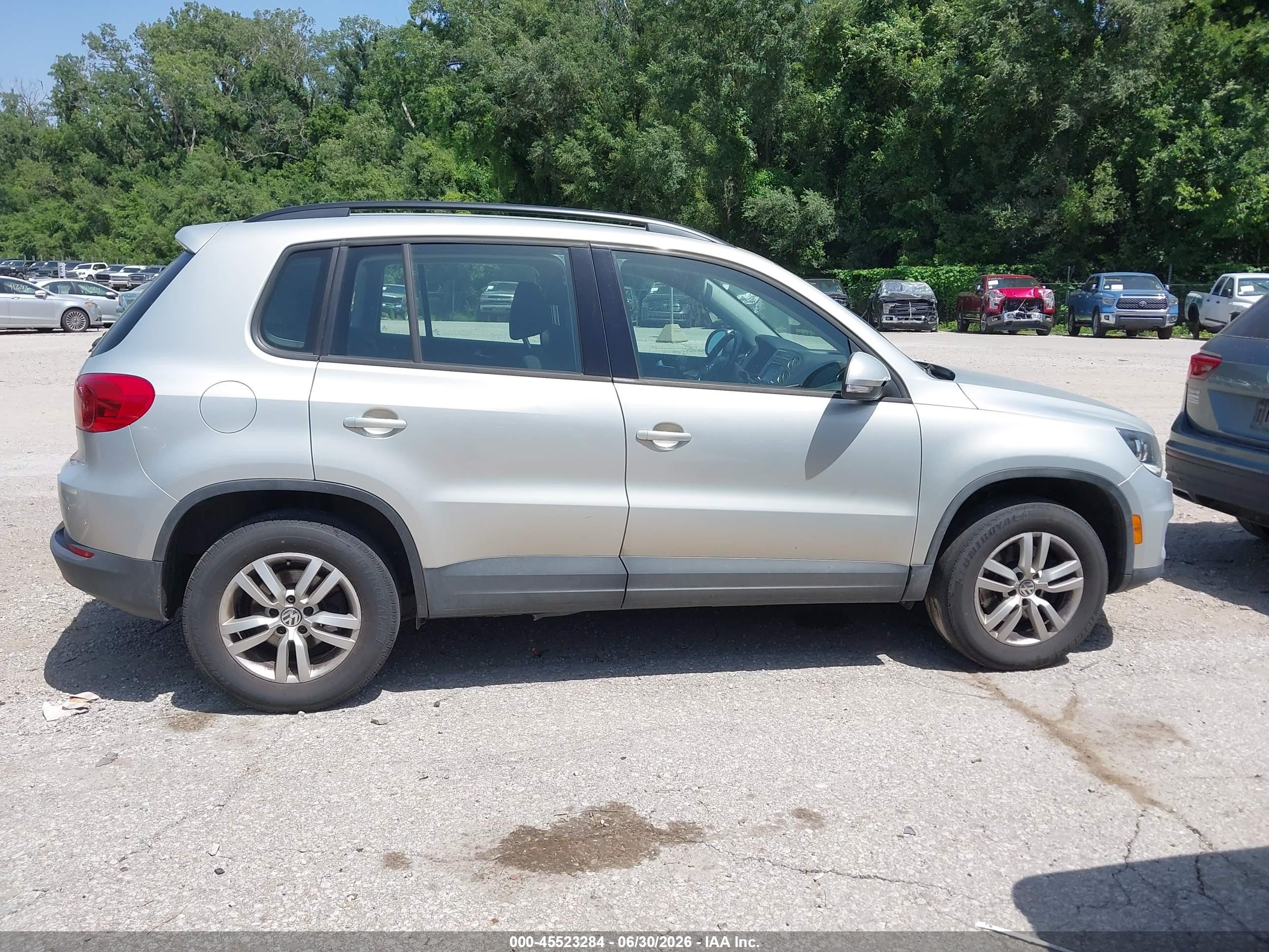 2015 Volkswagen Tiguan S Gray vin: WVGAV7AX5FW593527