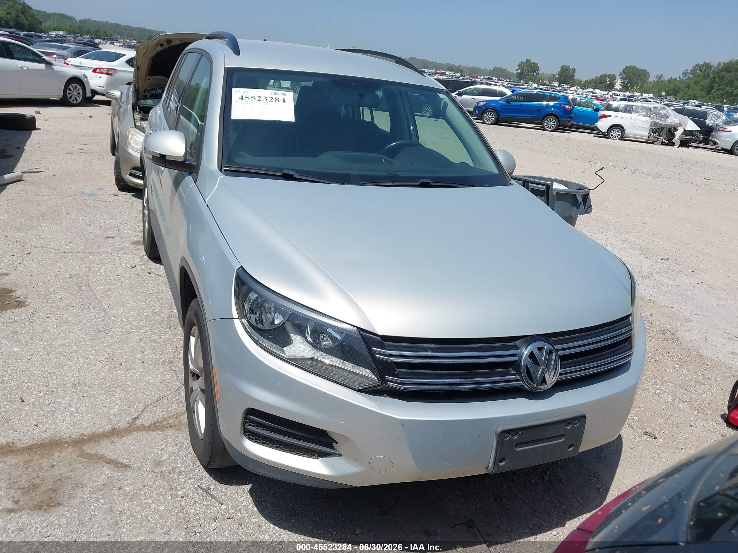 2015 Volkswagen Tiguan S Gray vin: WVGAV7AX5FW593527