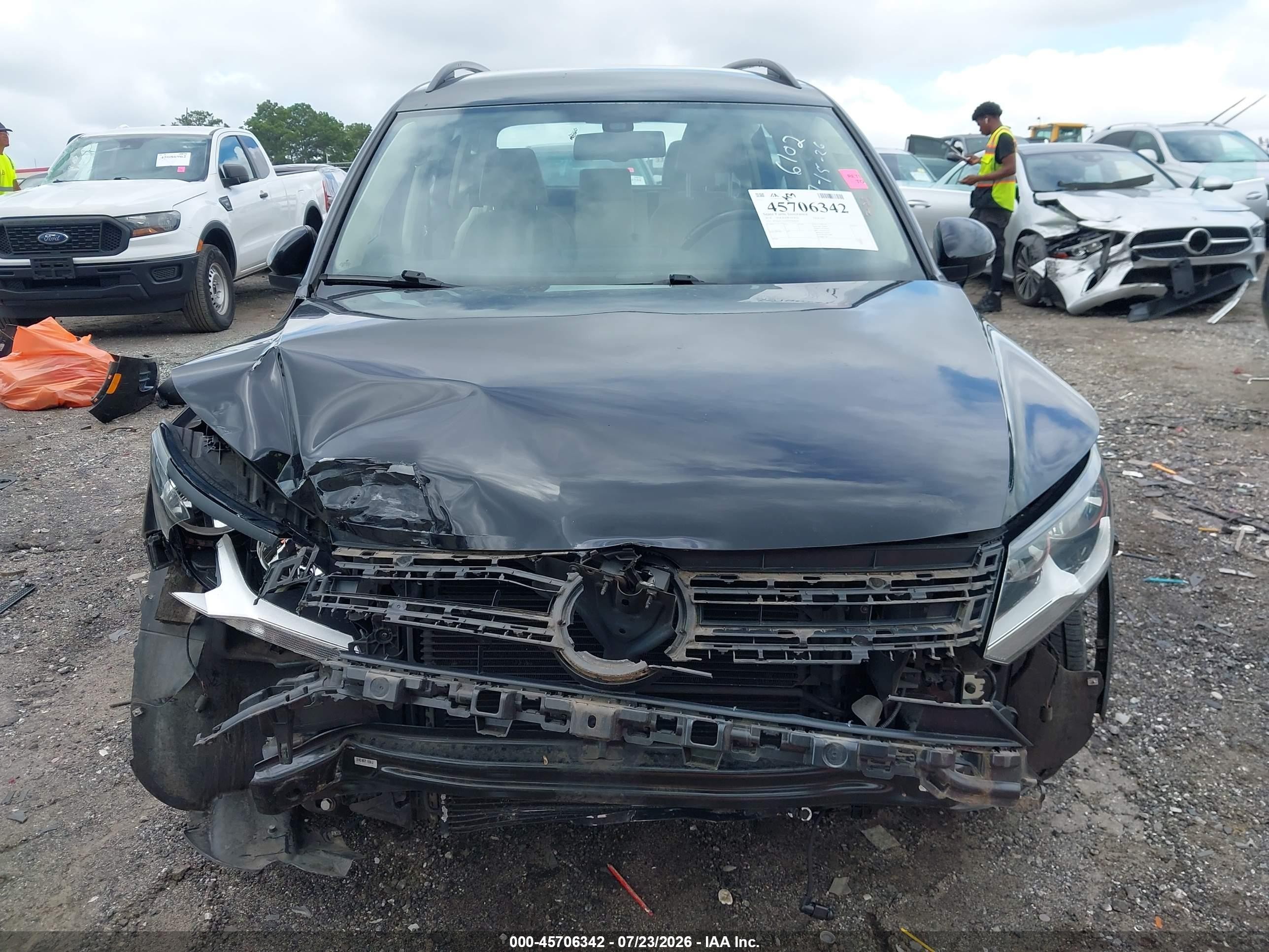 2016 Volkswagen Tiguan S Black vin: WVGAV7AX5GW606102