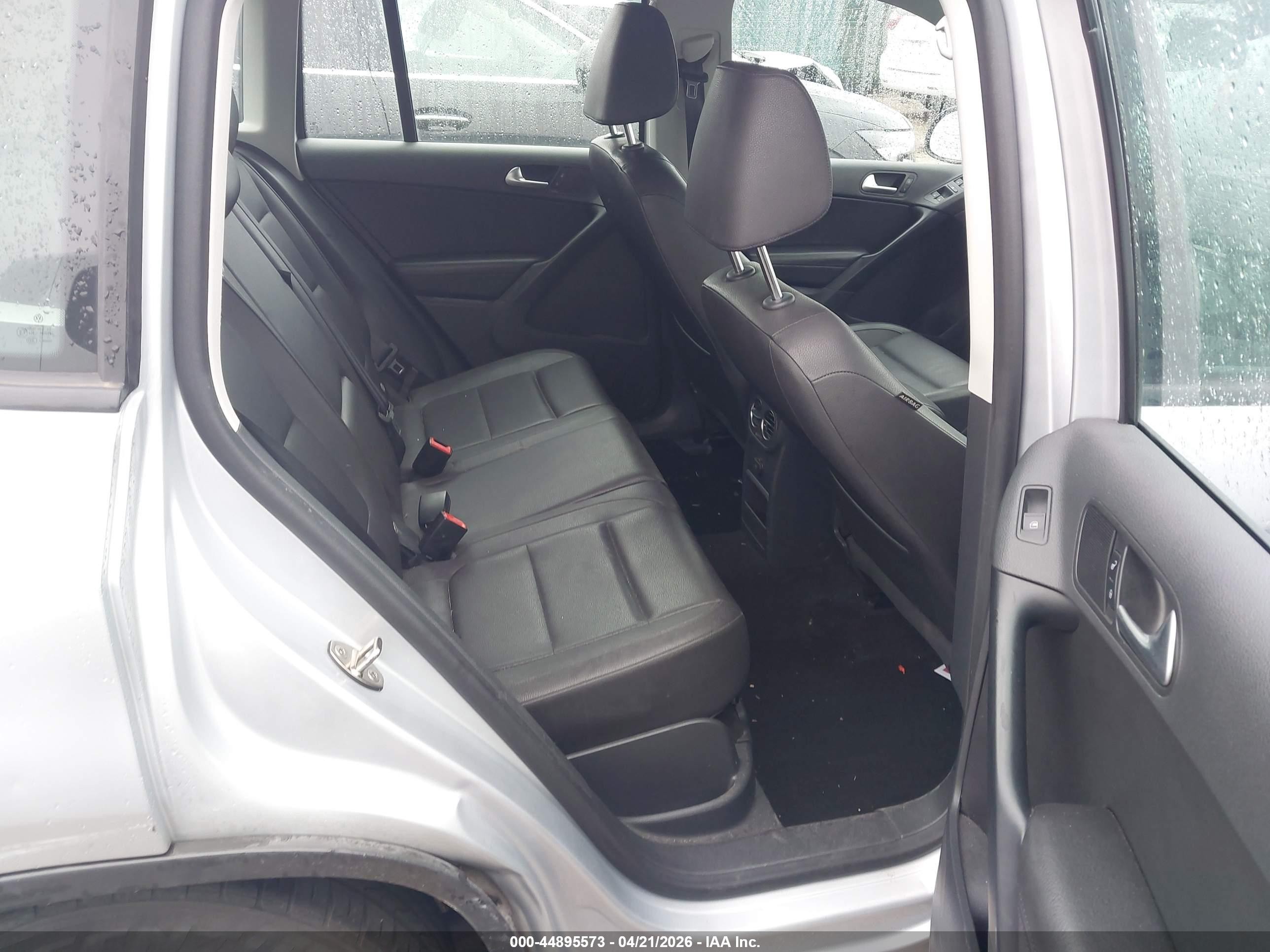 2016 Volkswagen Tiguan S Silver vin: WVGAV7AX5GW606715