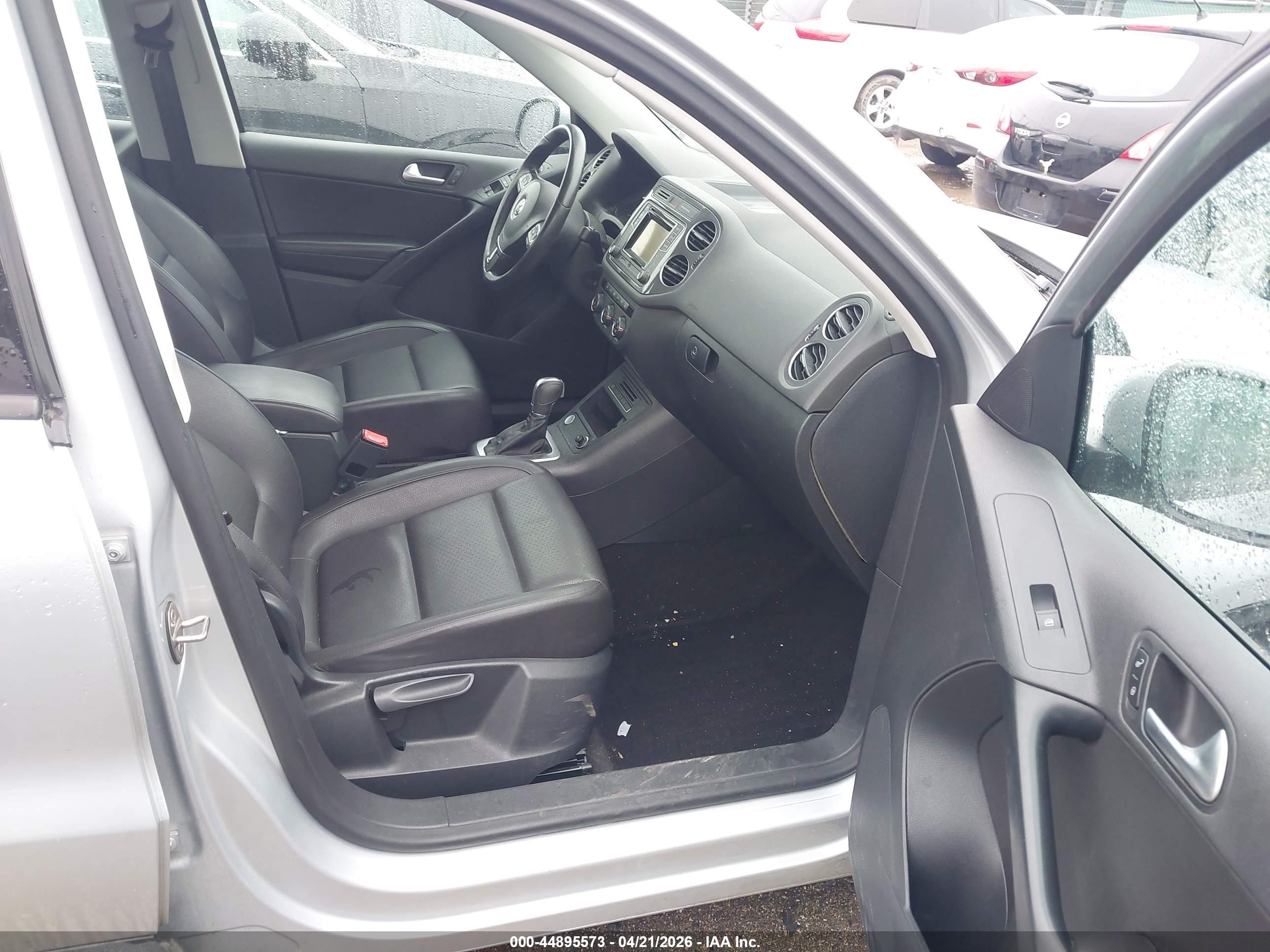 2016 Volkswagen Tiguan S Silver vin: WVGAV7AX5GW606715