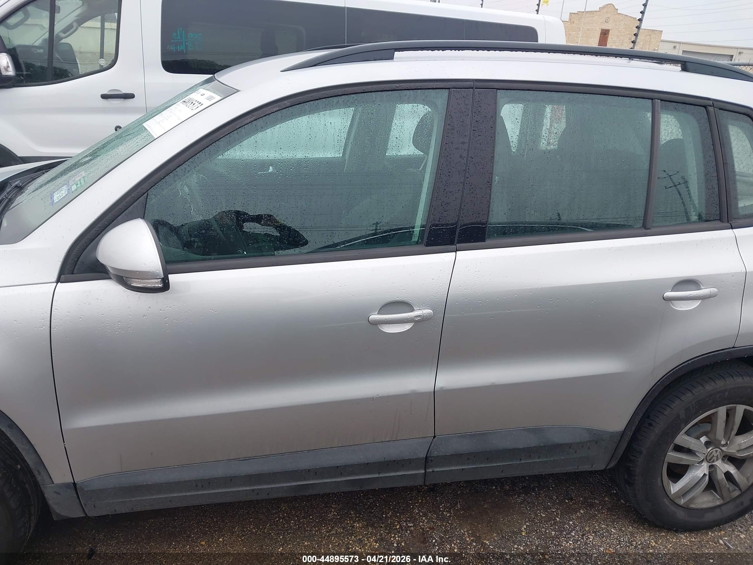 2016 Volkswagen Tiguan S Silver vin: WVGAV7AX5GW606715