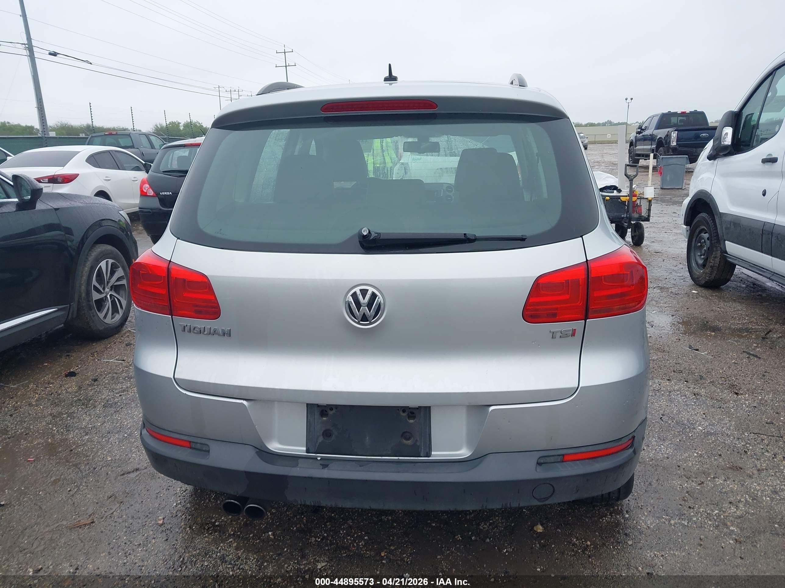 2016 Volkswagen Tiguan S Silver vin: WVGAV7AX5GW606715