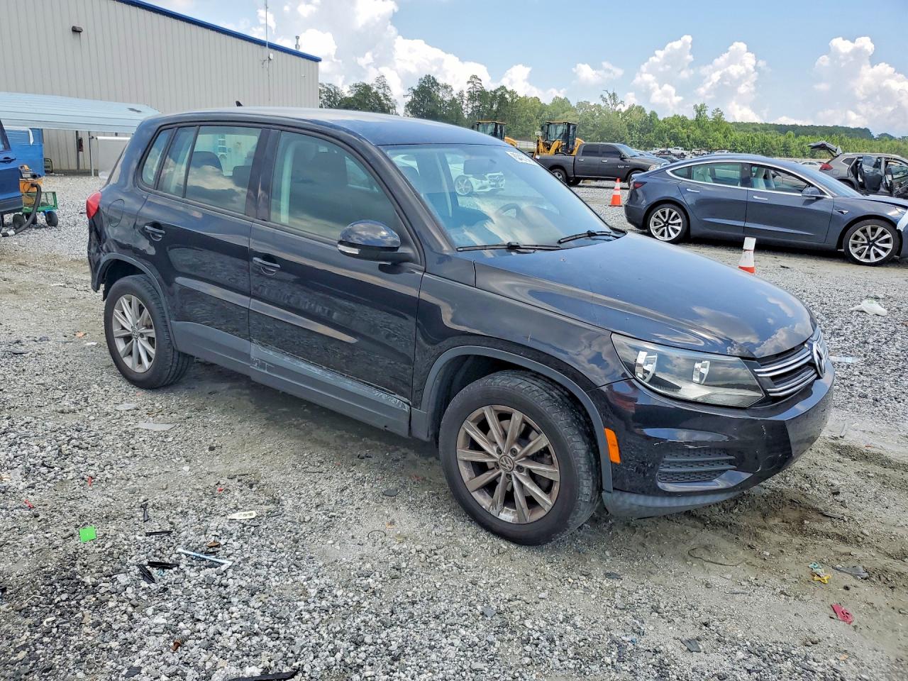 2017 Volkswagen Tiguan S Черный vin: WVGAV7AX5HK050799
