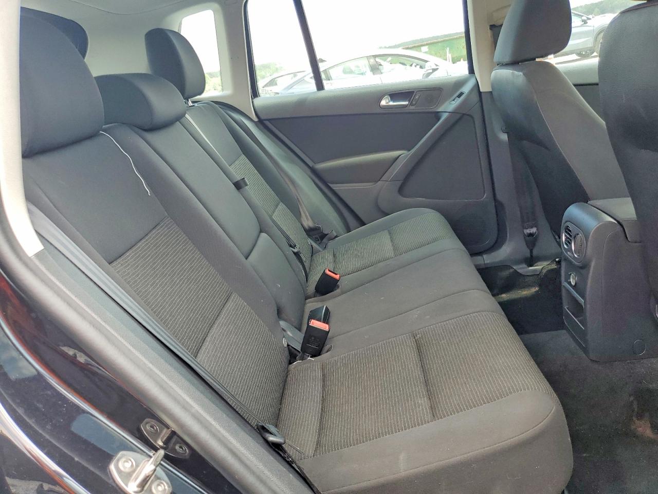 2017 Volkswagen Tiguan S Черный vin: WVGAV7AX5HK050799