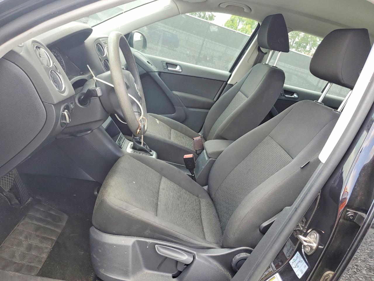 2017 Volkswagen Tiguan S Черный vin: WVGAV7AX5HK050799