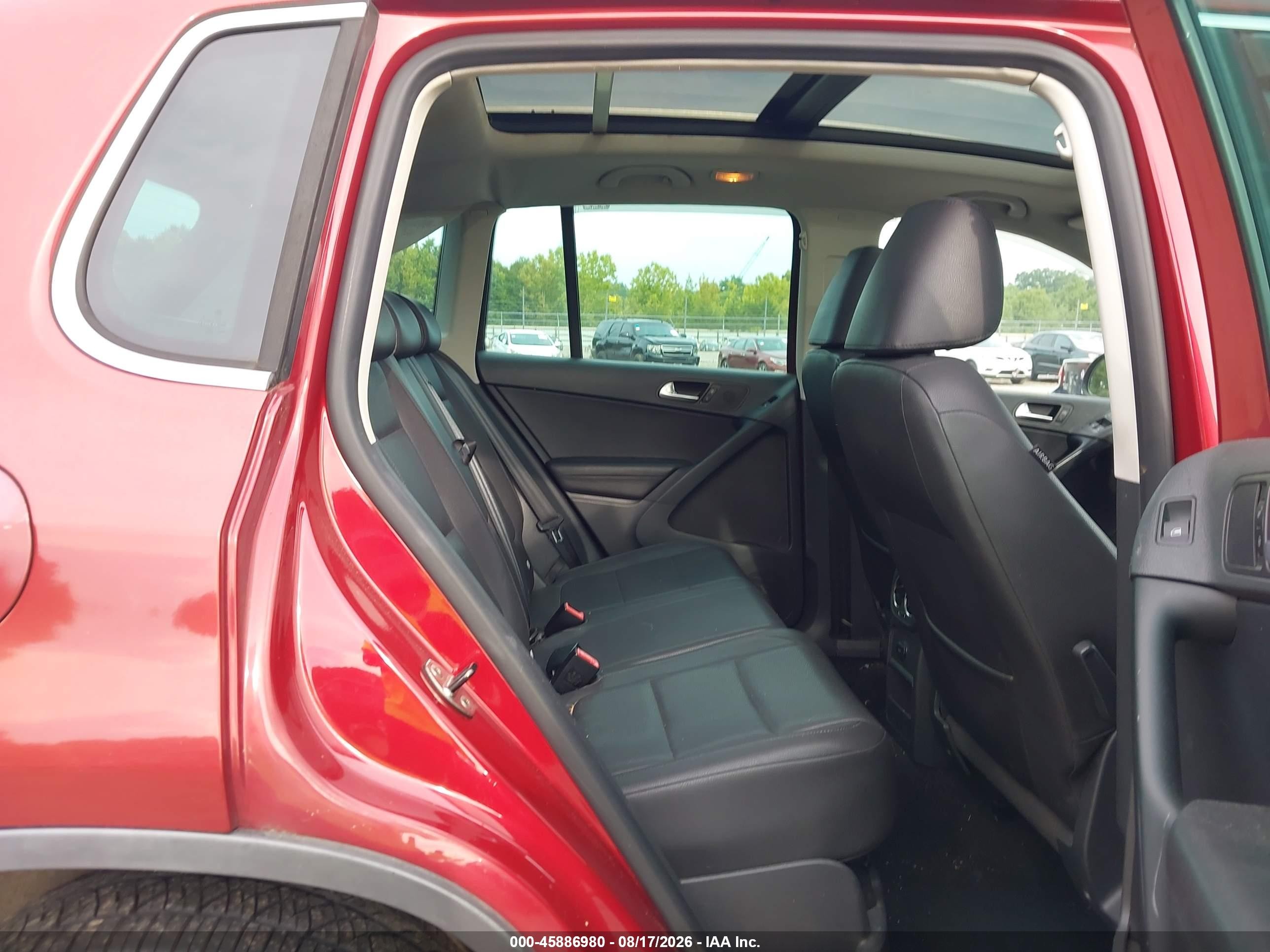 2010 Volkswagen Tiguan Wolfsburg Edition Red vin: WVGAV7AX6AW002288