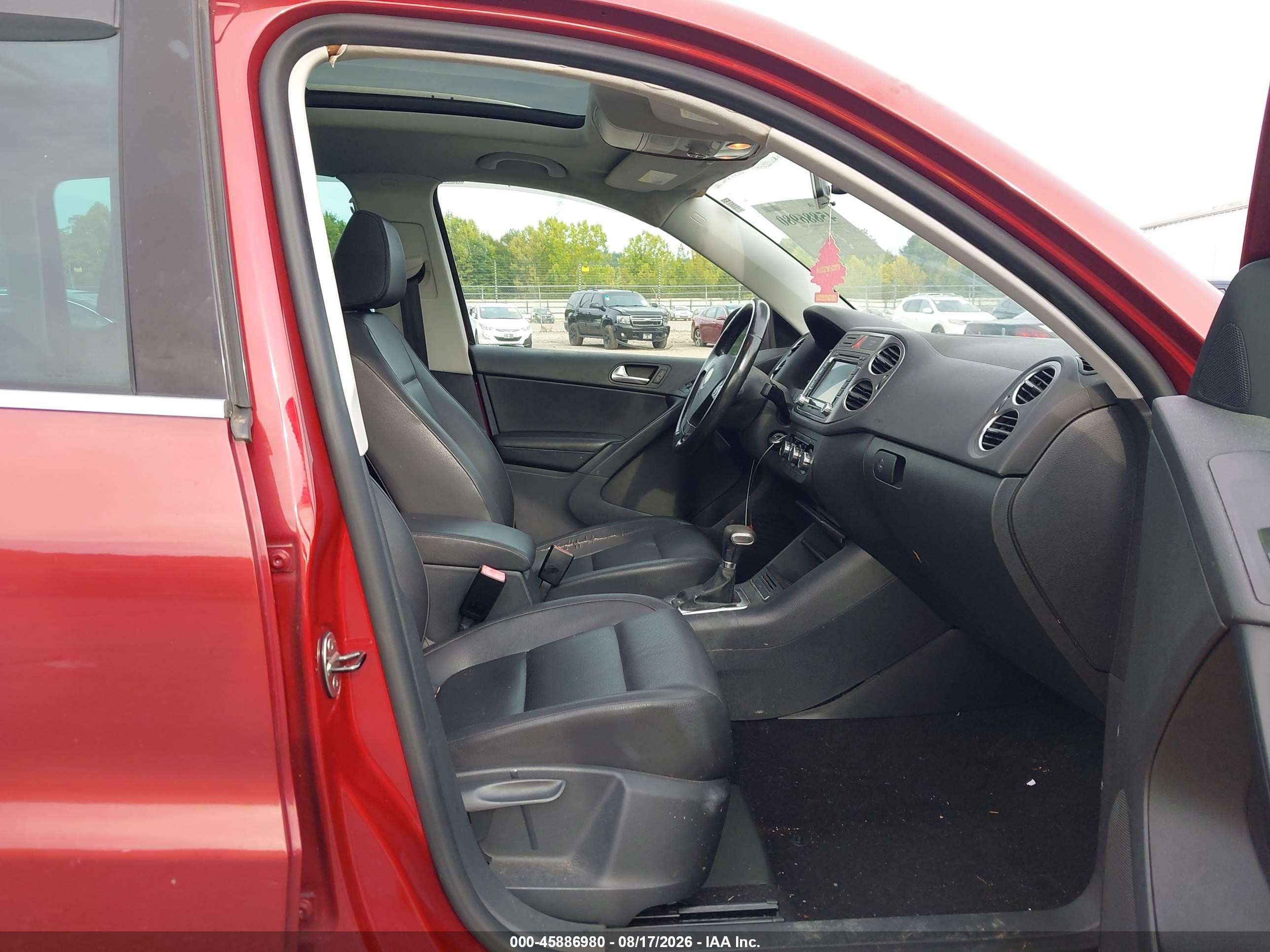2010 Volkswagen Tiguan Wolfsburg Edition Red vin: WVGAV7AX6AW002288