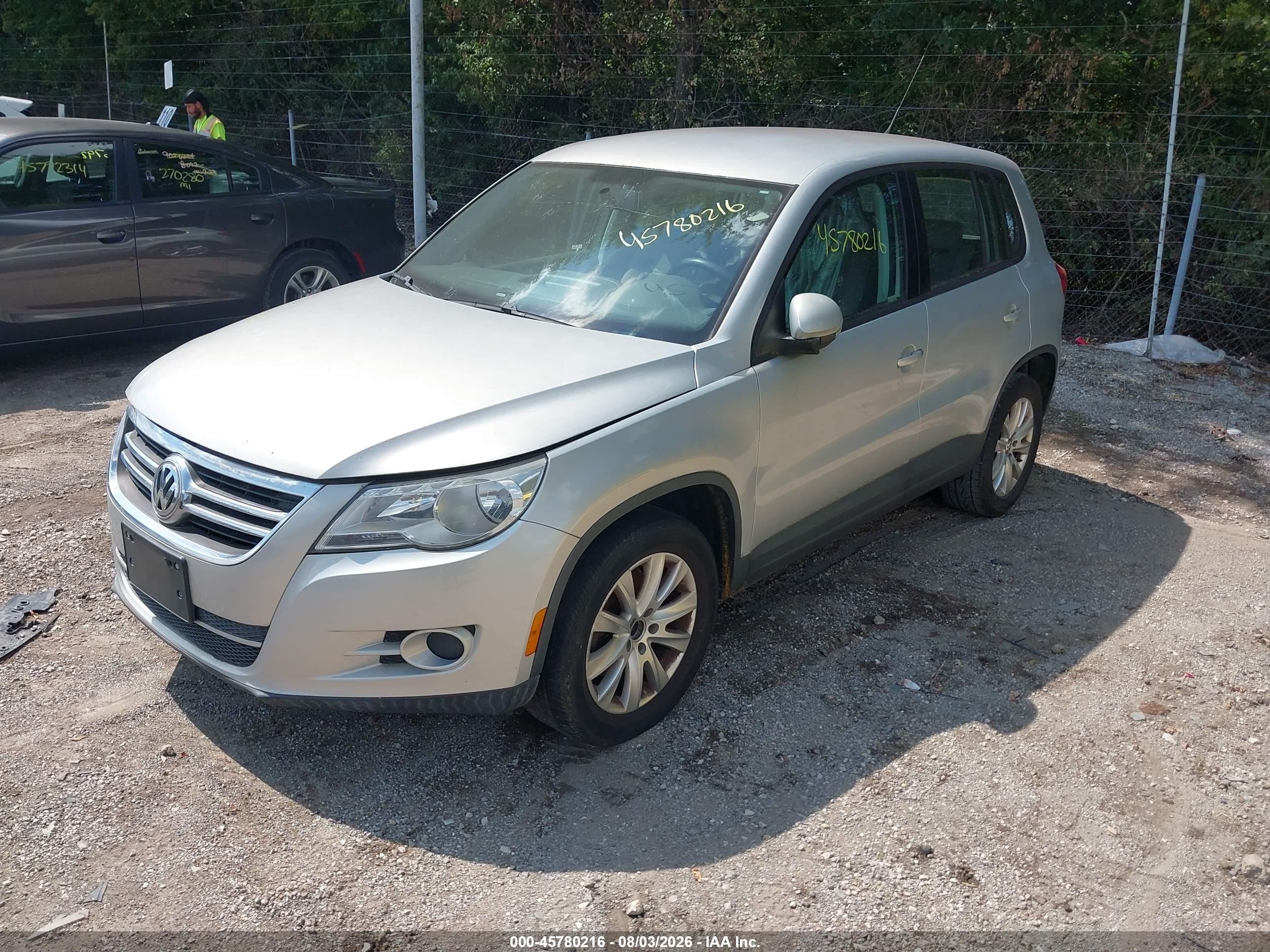 2010 Volkswagen Tiguan S Silver vin: WVGAV7AX6AW525827