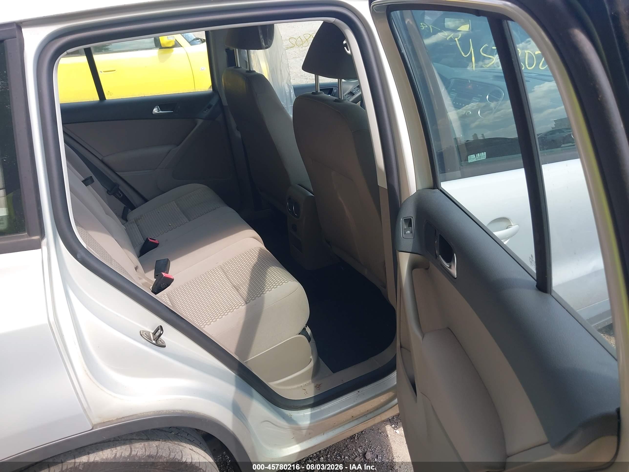 2010 Volkswagen Tiguan S Silver vin: WVGAV7AX6AW525827