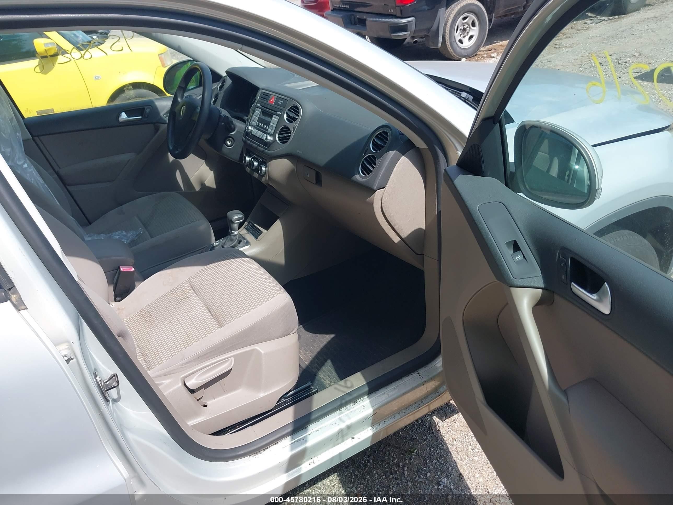 2010 Volkswagen Tiguan S Silver vin: WVGAV7AX6AW525827