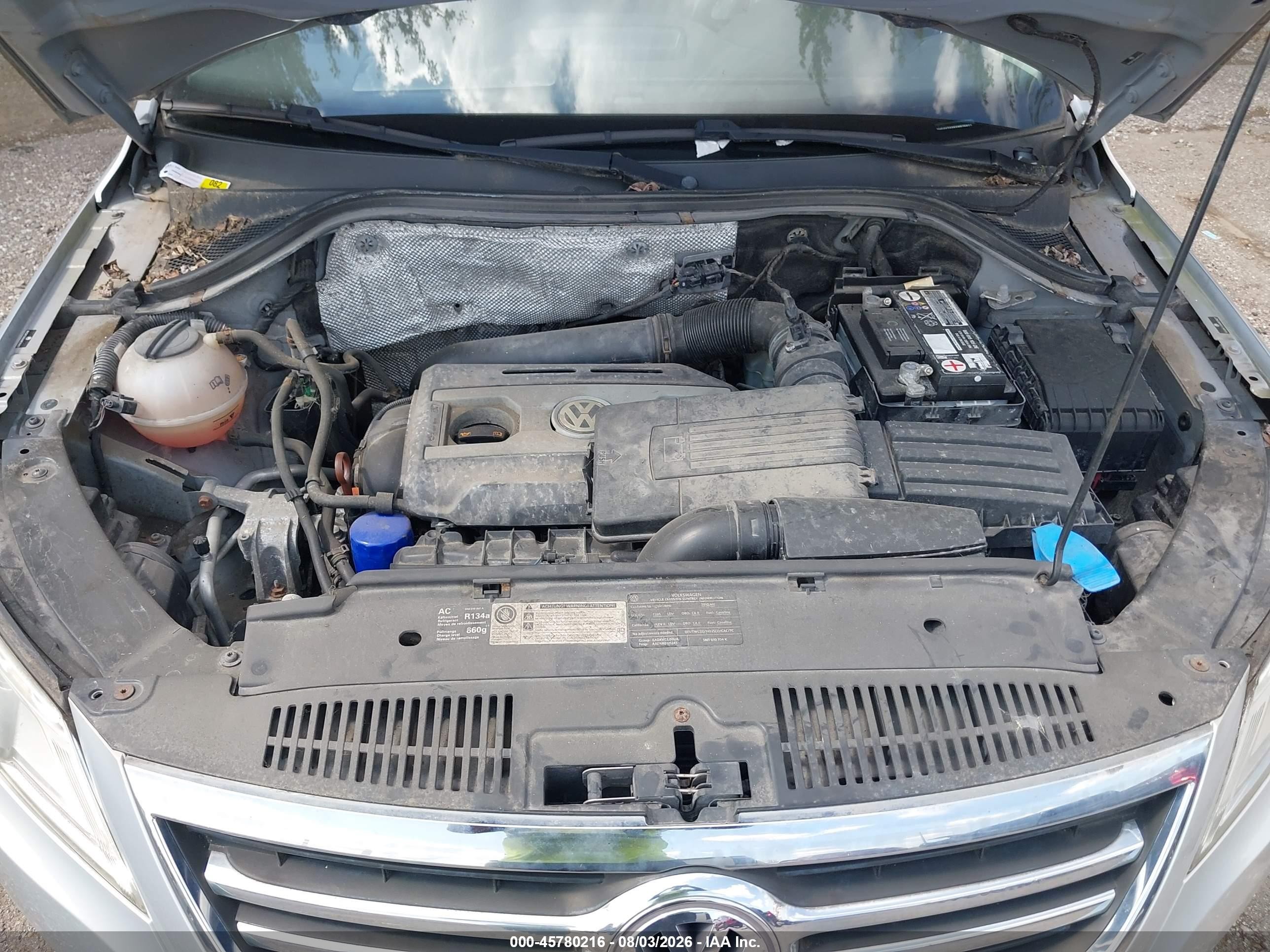 2010 Volkswagen Tiguan S Silver vin: WVGAV7AX6AW525827