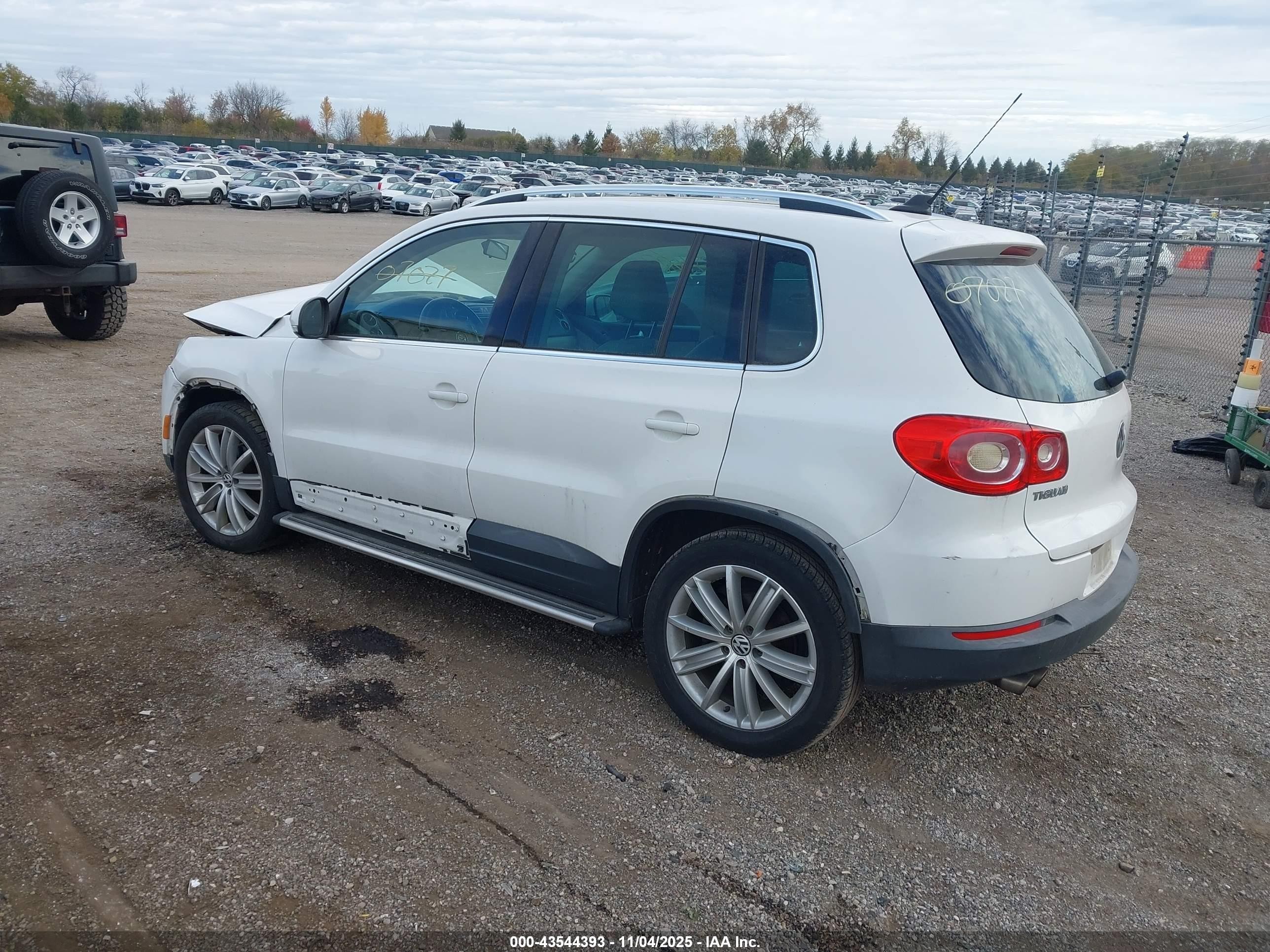 2011 Volkswagen Tiguan Se Белый vin: WVGAV7AX6BW513761