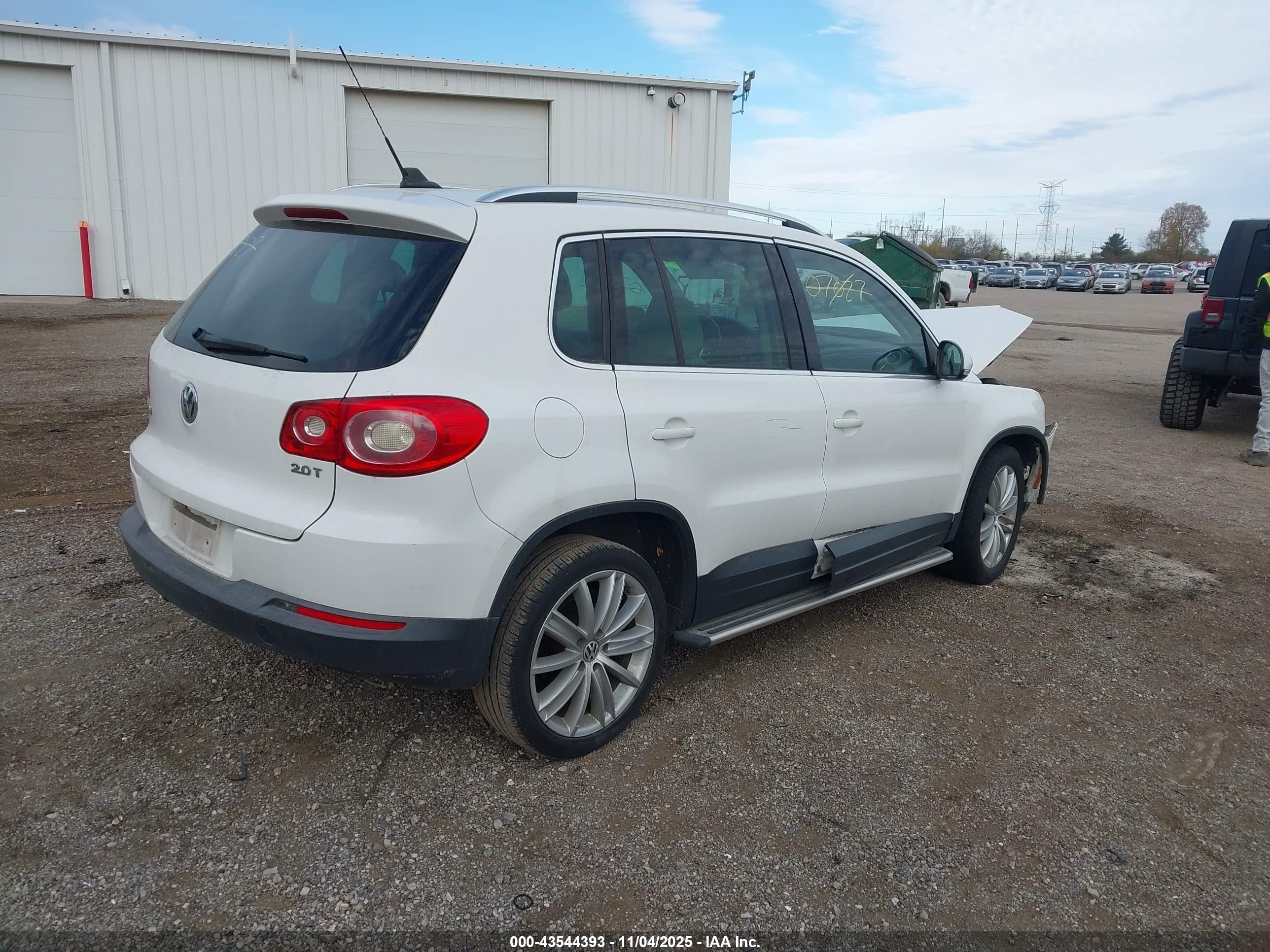 2011 Volkswagen Tiguan Se Белый vin: WVGAV7AX6BW513761