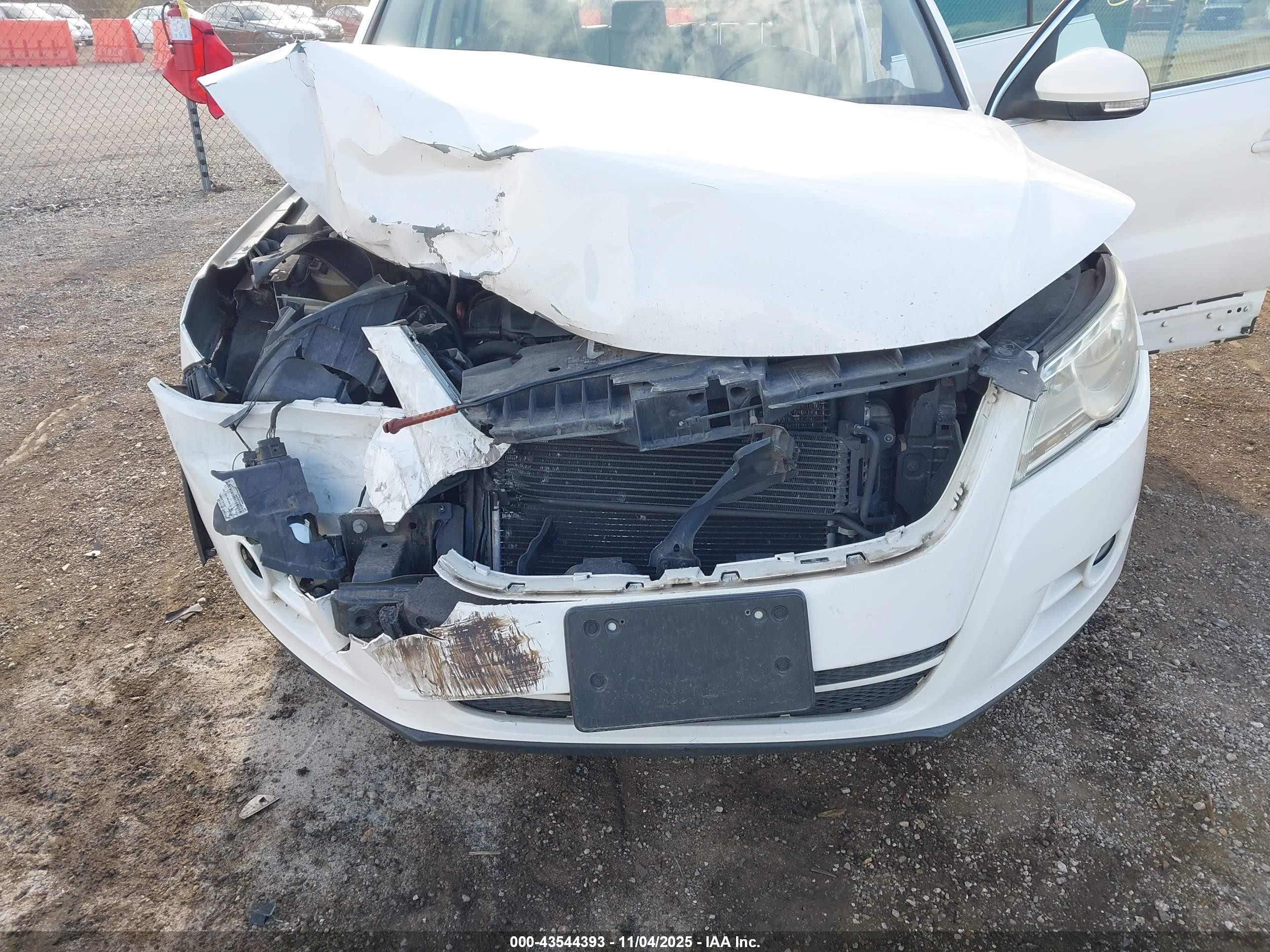 2011 Volkswagen Tiguan Se Белый vin: WVGAV7AX6BW513761